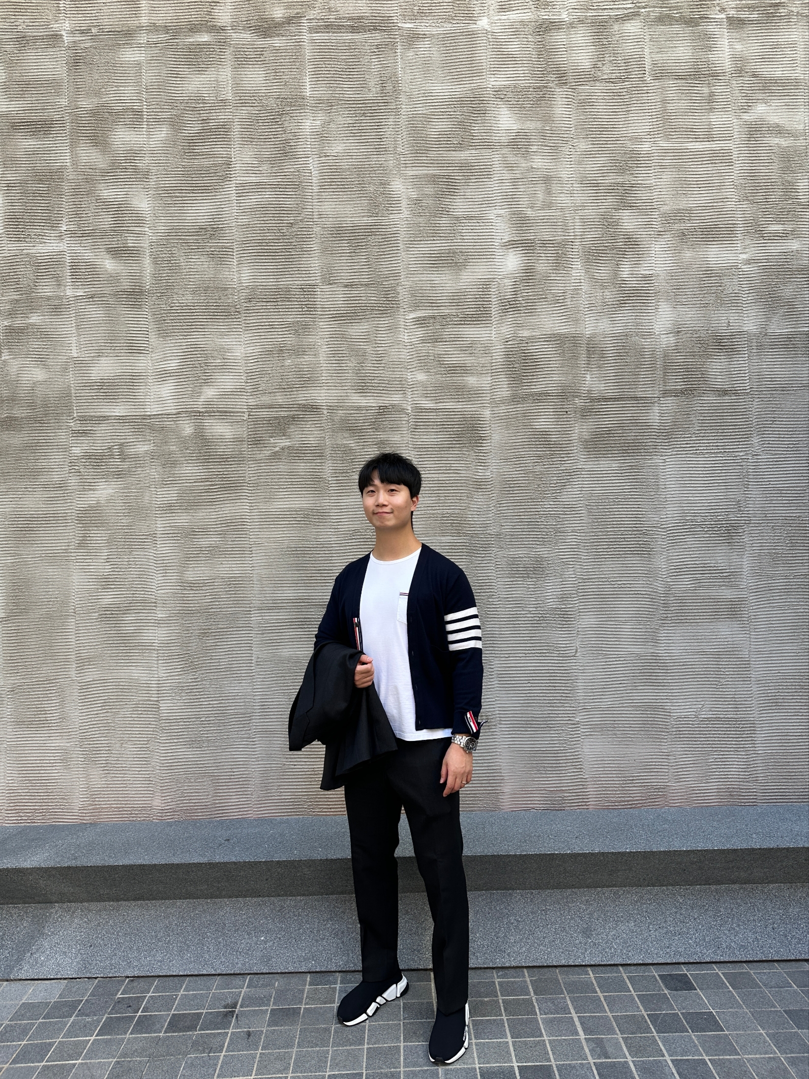 Balenciaga Speed 2.0 Trainer Black Knit White Sole 2021, Thom Browne Cashmere 4-Bar Cardigan Navy 착용 스타일