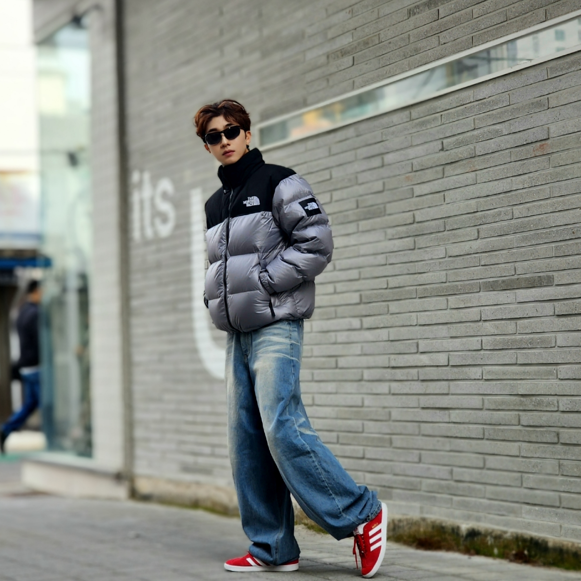 The North Face White Label Novelty Nuptse Down Jacket Heather Gray, Adidas Gazelle Power Red 착용 스타일 - 3