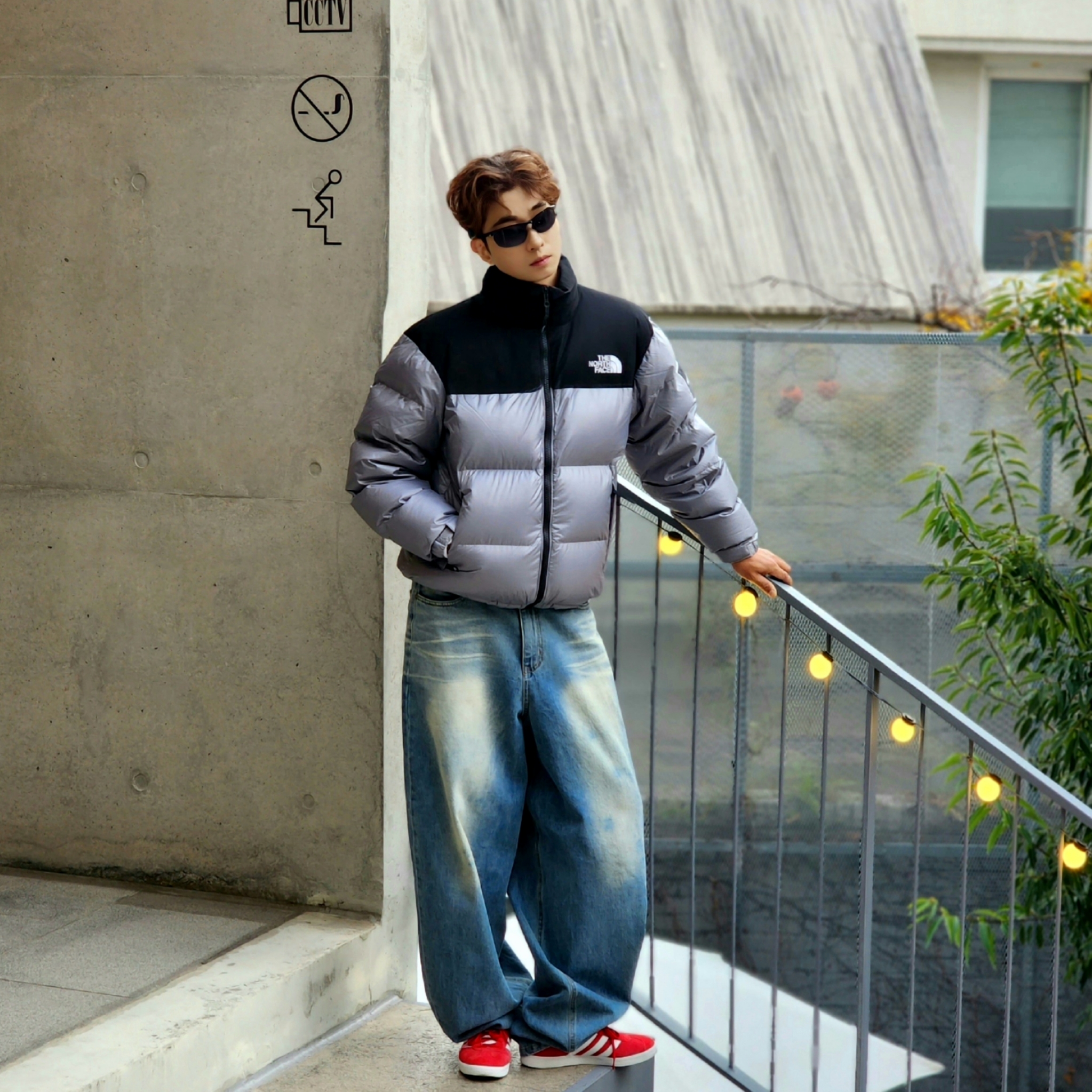 The North Face White Label Novelty Nuptse Down Jacket Heather Gray, Adidas Gazelle Power Red 착용 스타일 - 4