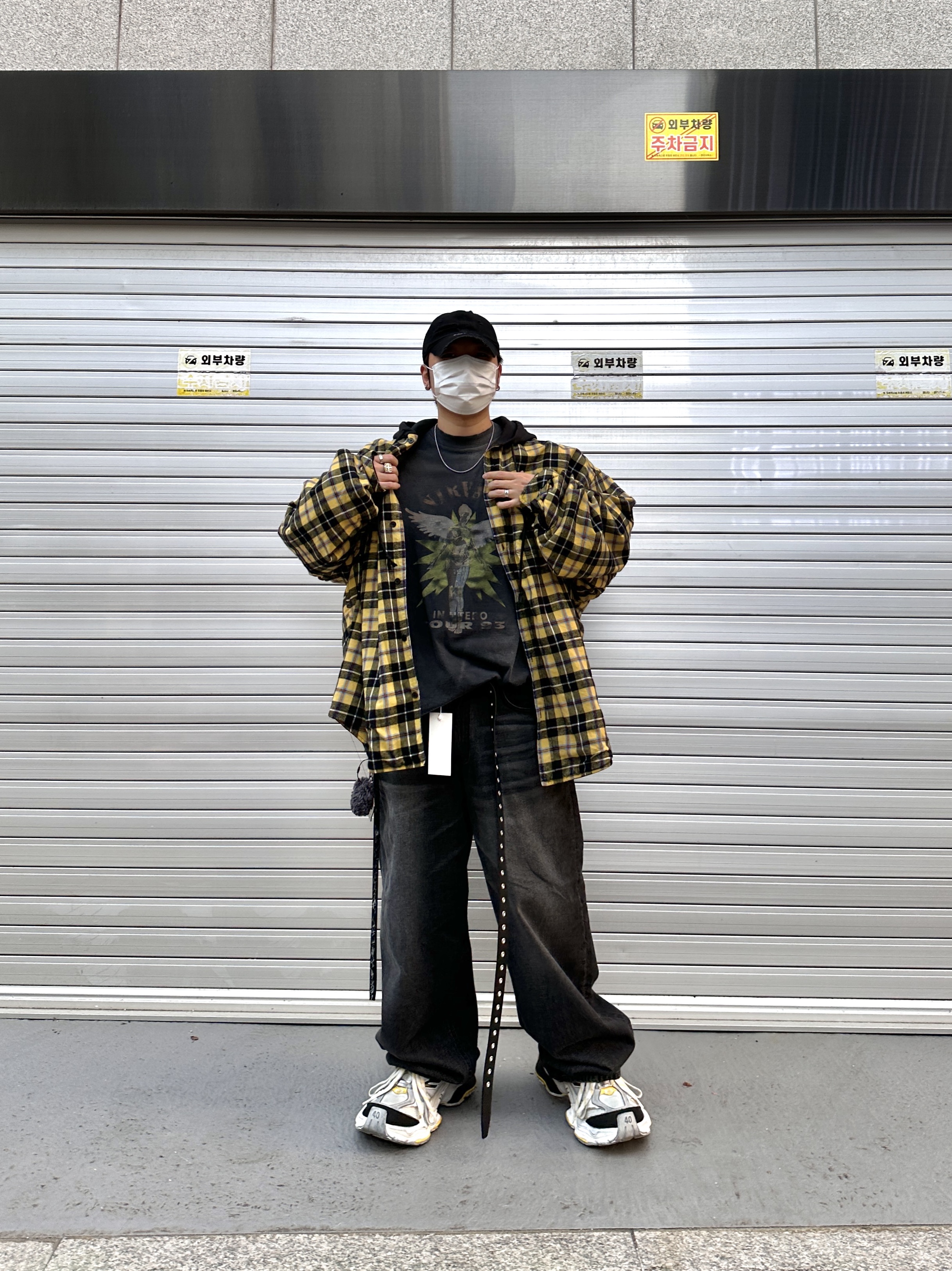 Project G/R Reversible Hoodie Check Shirts Black Yellow, Balenciaga Cargo Sneakers Grey Black Yellow 착용 스타일 - 3