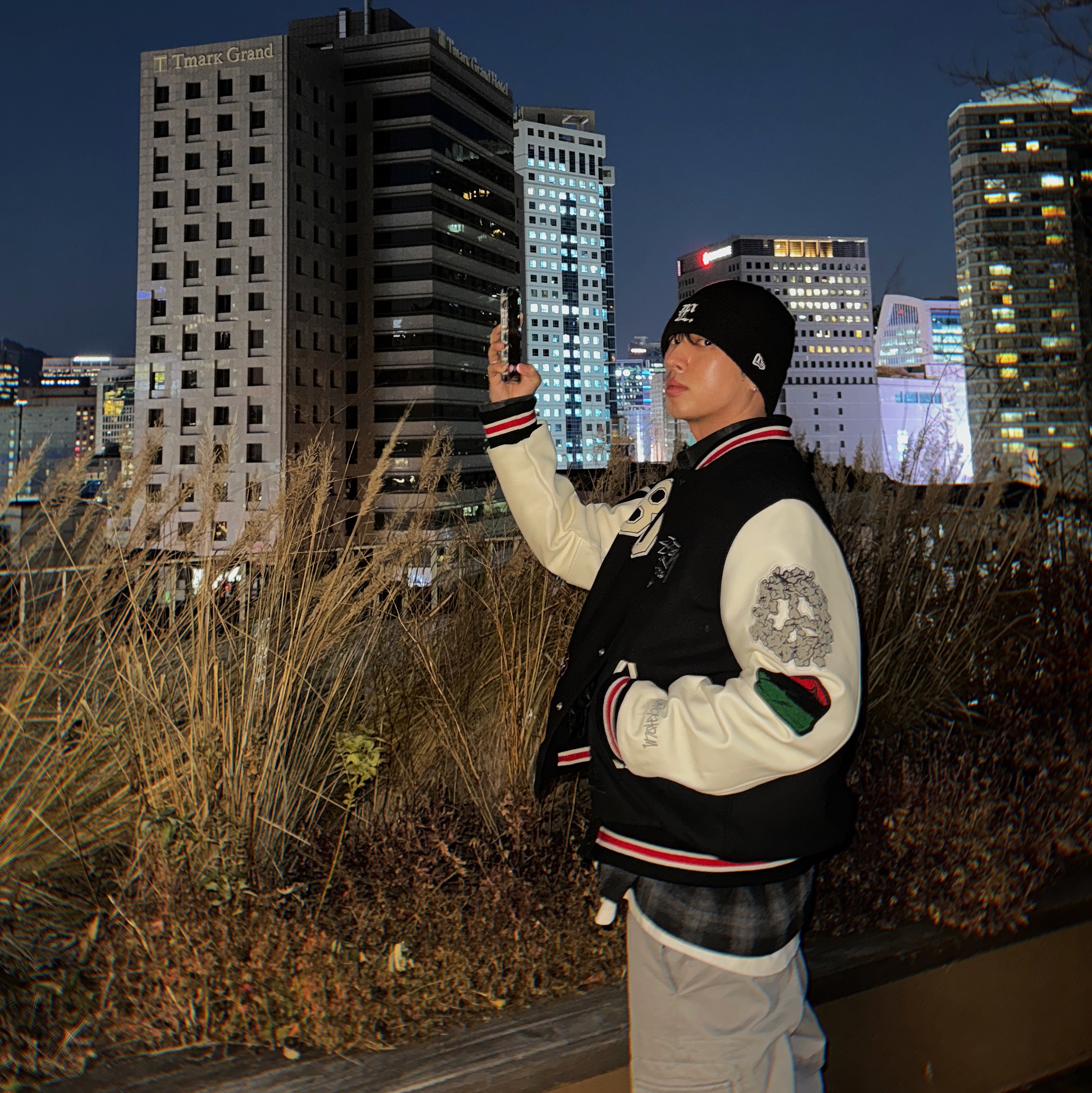 Stussy x Our Legacy x Denim Tears TTL Varsity Jacket Black 착용 스타일 - 4