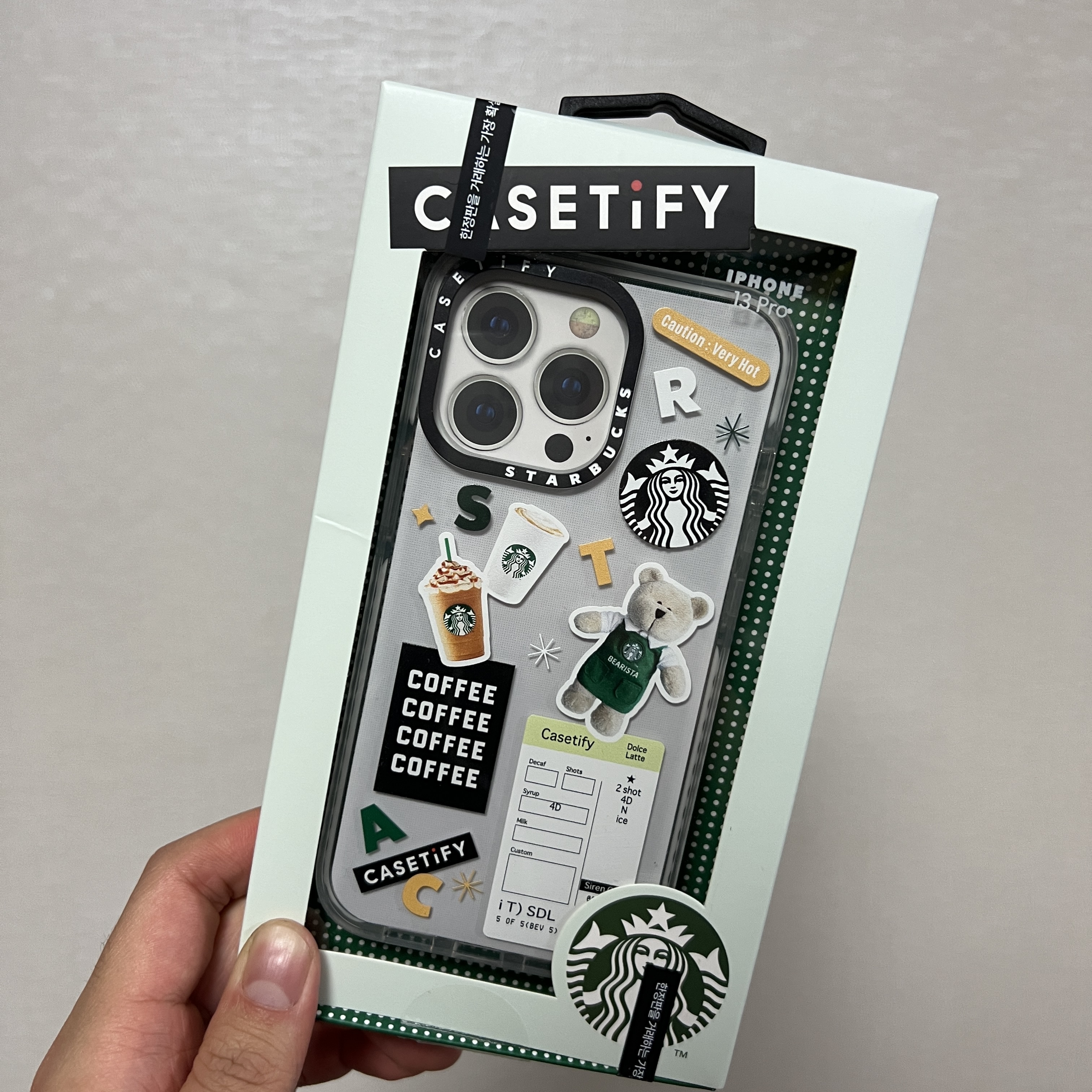 Casetify x Starbucks Icon Impact iPhone Case Clear 착용 스타일 - 1