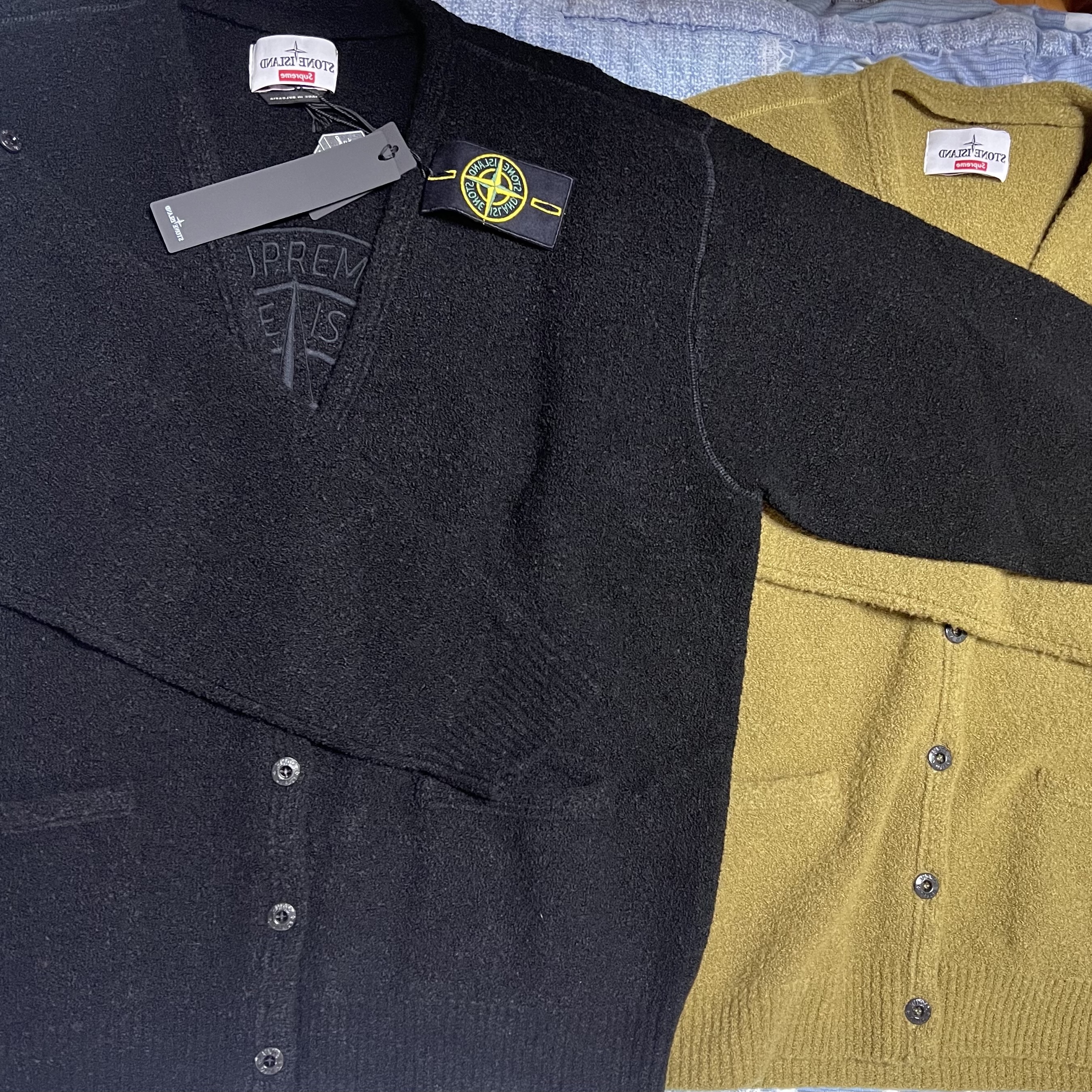 Supreme x Stone Island Boucle Cardigan Black - 23FW, Supreme x Stone Island Boucle Cardigan Olive - 23FW 착용 스타일