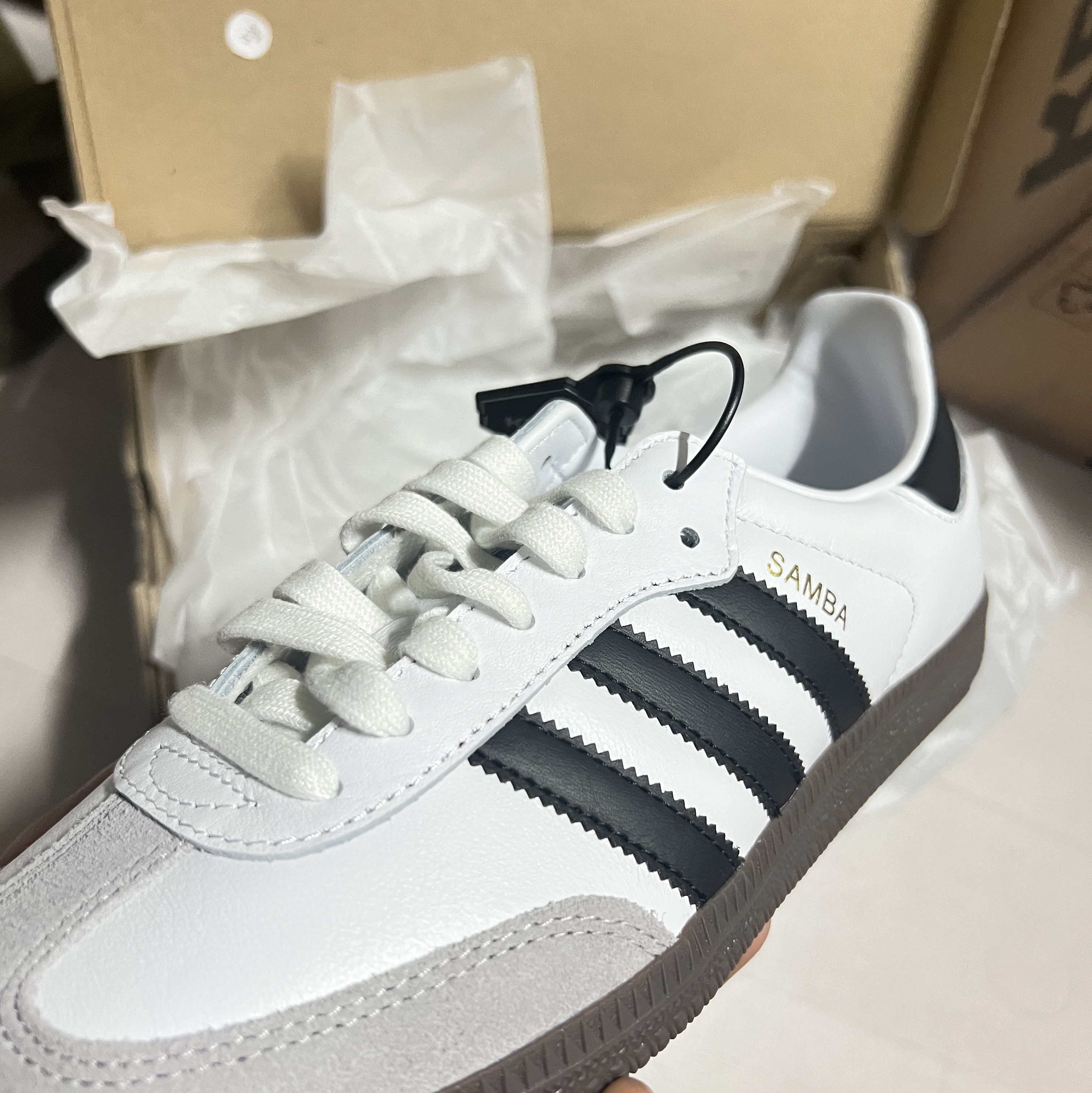 Adidas Samba OG Cloud White 착용 스타일 - 1