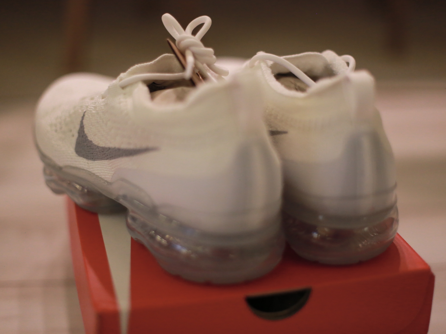(W) Nike Air Vapormax 2023 Flyknit White 착용 스타일 - 3