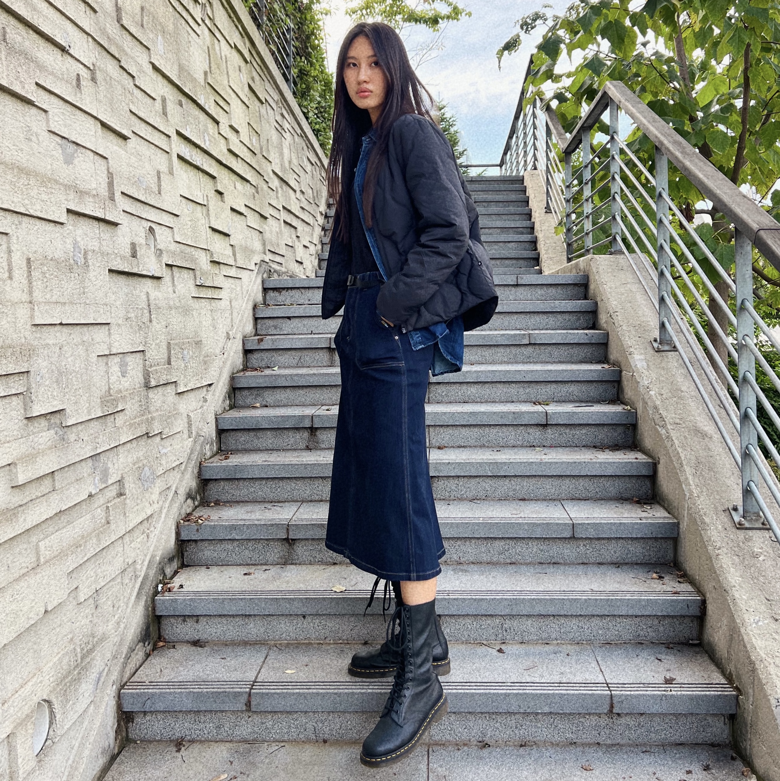 (W) Burberry Diamond Quilted Long Nylon Jacket Black, (W) Dr. Martens Audrick 20 Eye Leather Knee High Platform Boots Black 착용 스타일 - 1