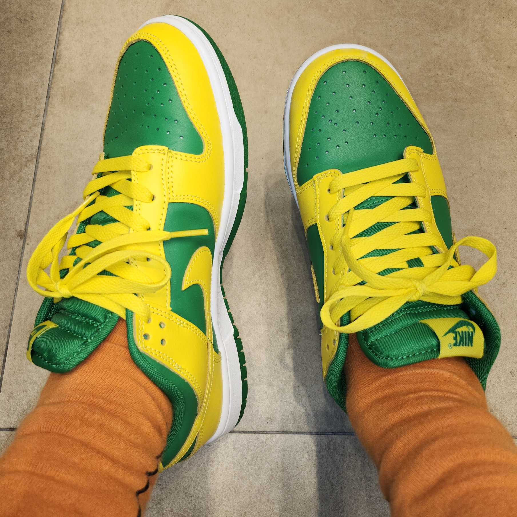 Nike Dunk Low Apple Green and Yellow Strike 착용 스타일