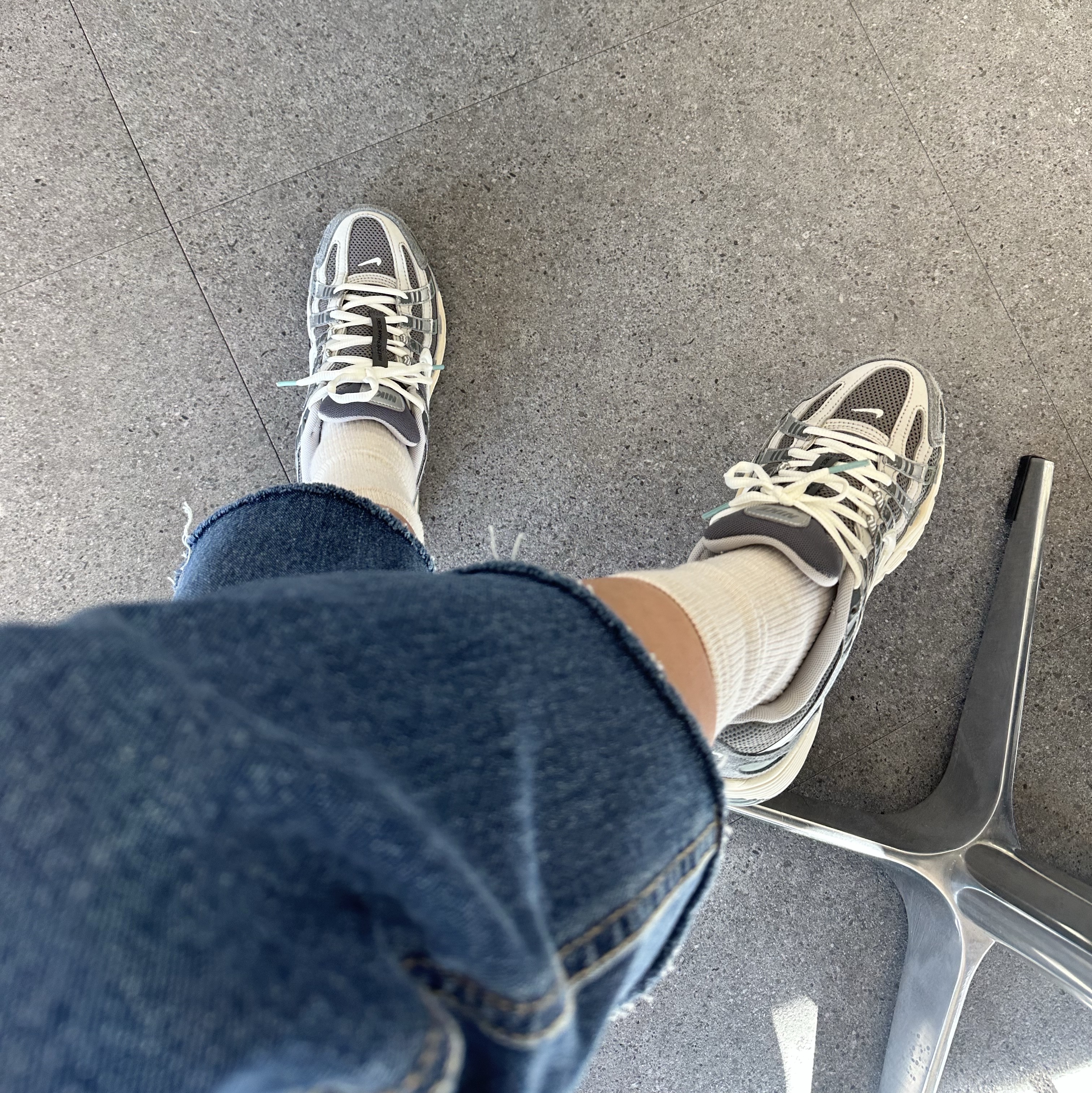 Nike P-6000 Flat Pewter Light Iron Ore 착용 스타일 - 1