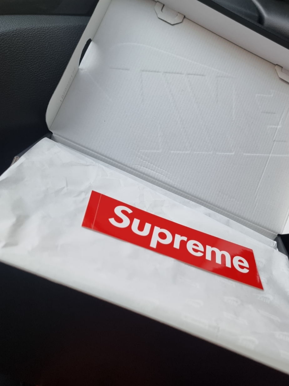 Nike x Supreme Air Force 1 Low Black 착용 스타일 - 2