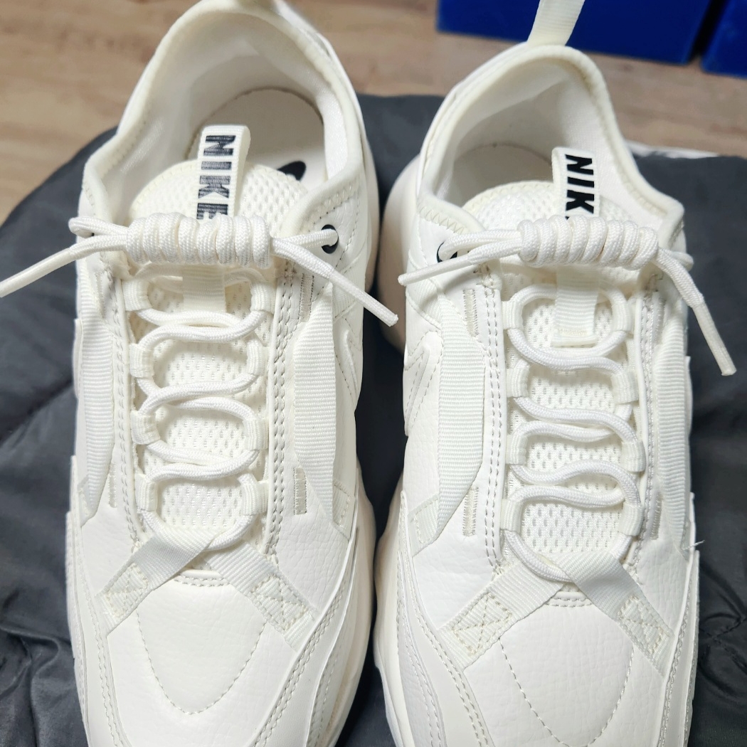 (W) Nike TC 7900 Summit White 착용 스타일