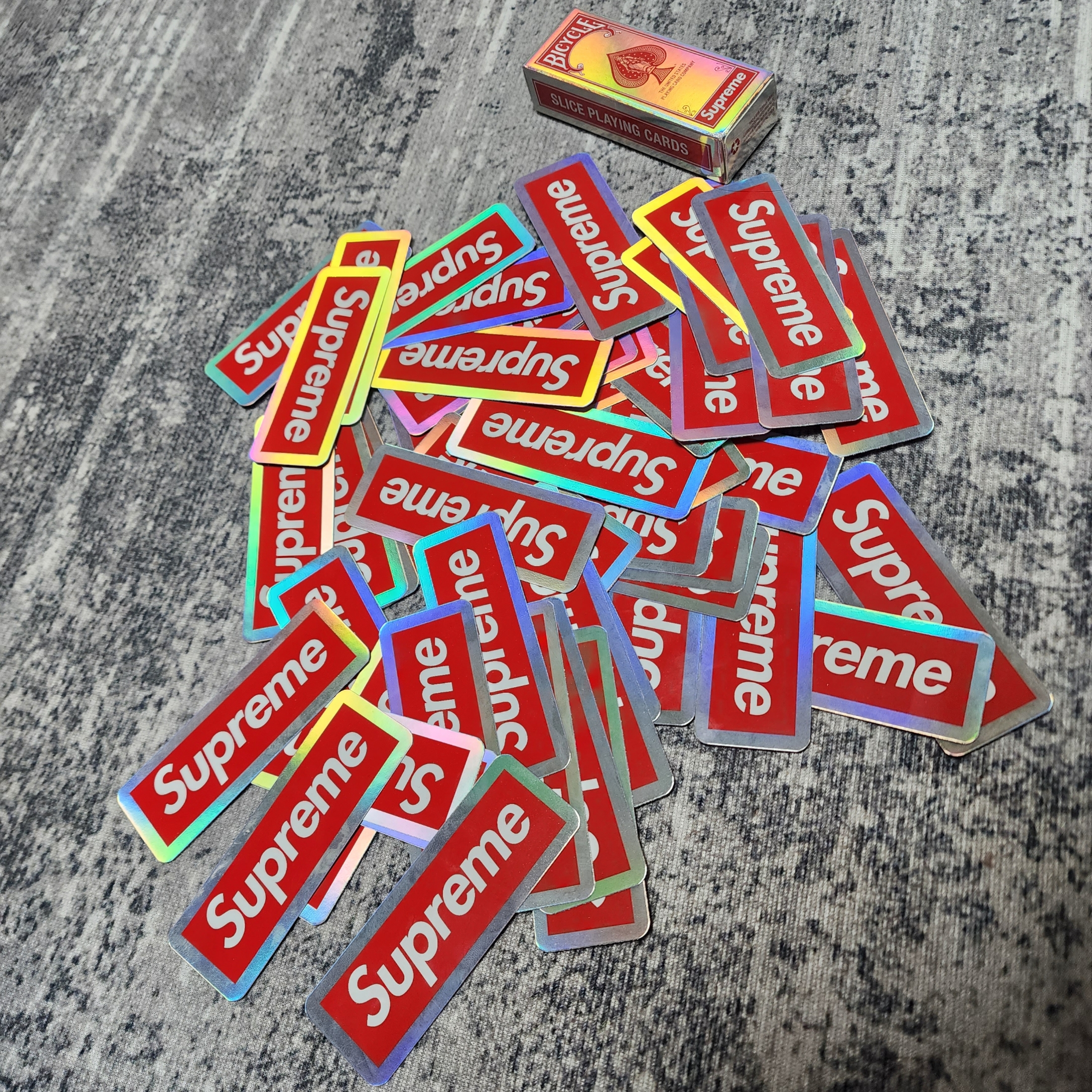 Supreme x Bicycle Holographic Slice Cards Holographic - 23FW 착용 스타일 - 2