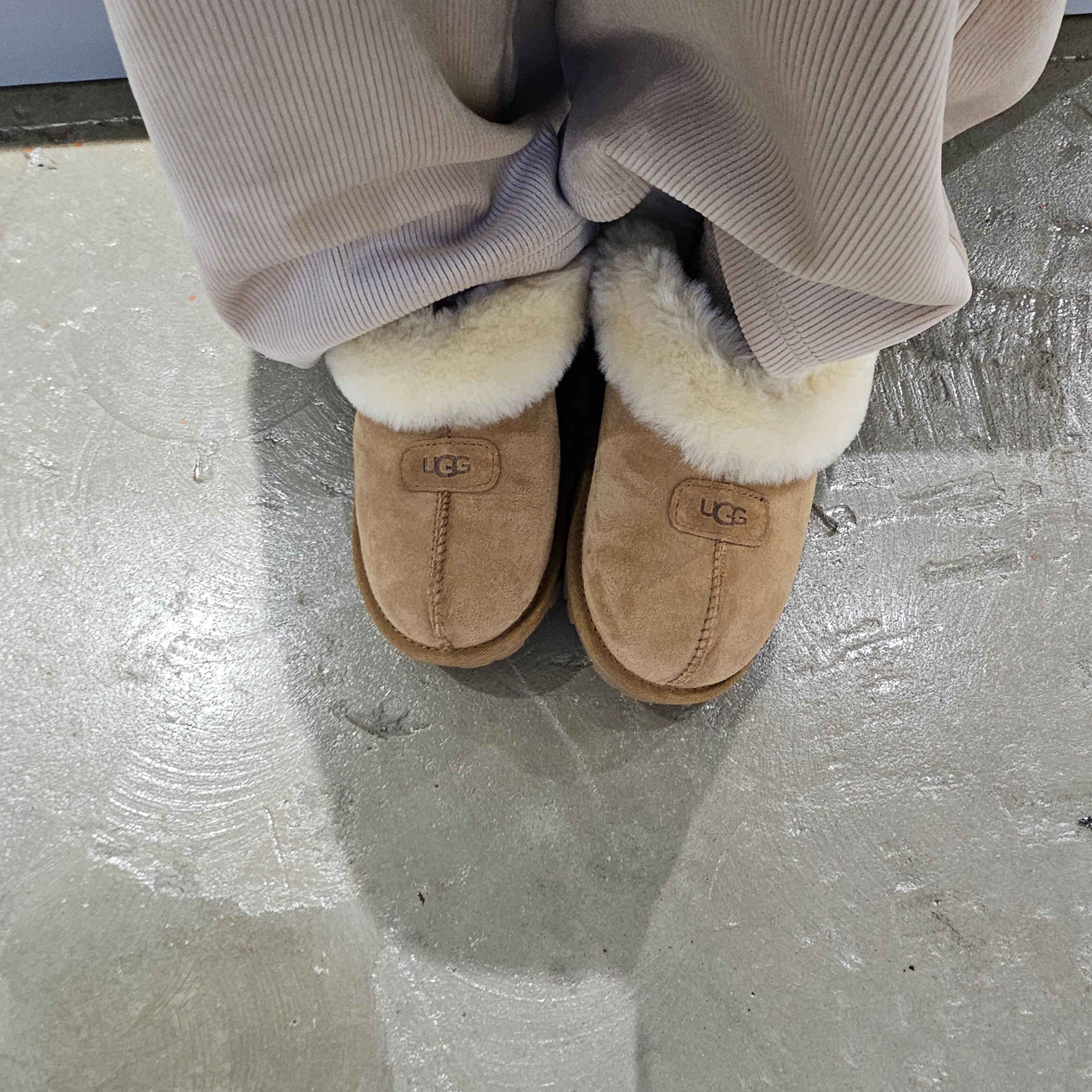 (W) UGG Coquette Slipper Chestnut 착용 스타일