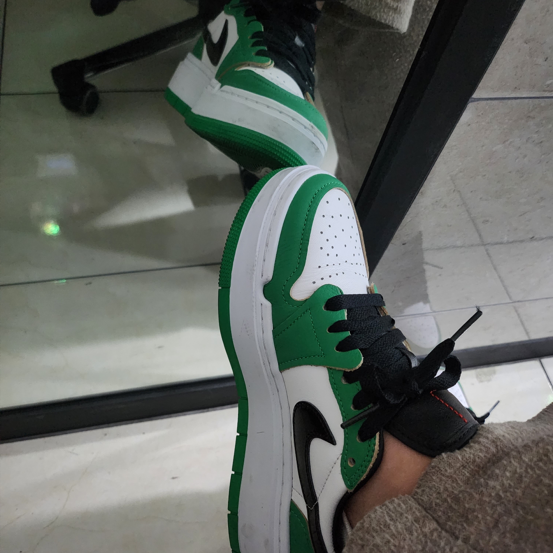 (W) Jordan 1 Elevate Low SE Lucky Green 착용 스타일