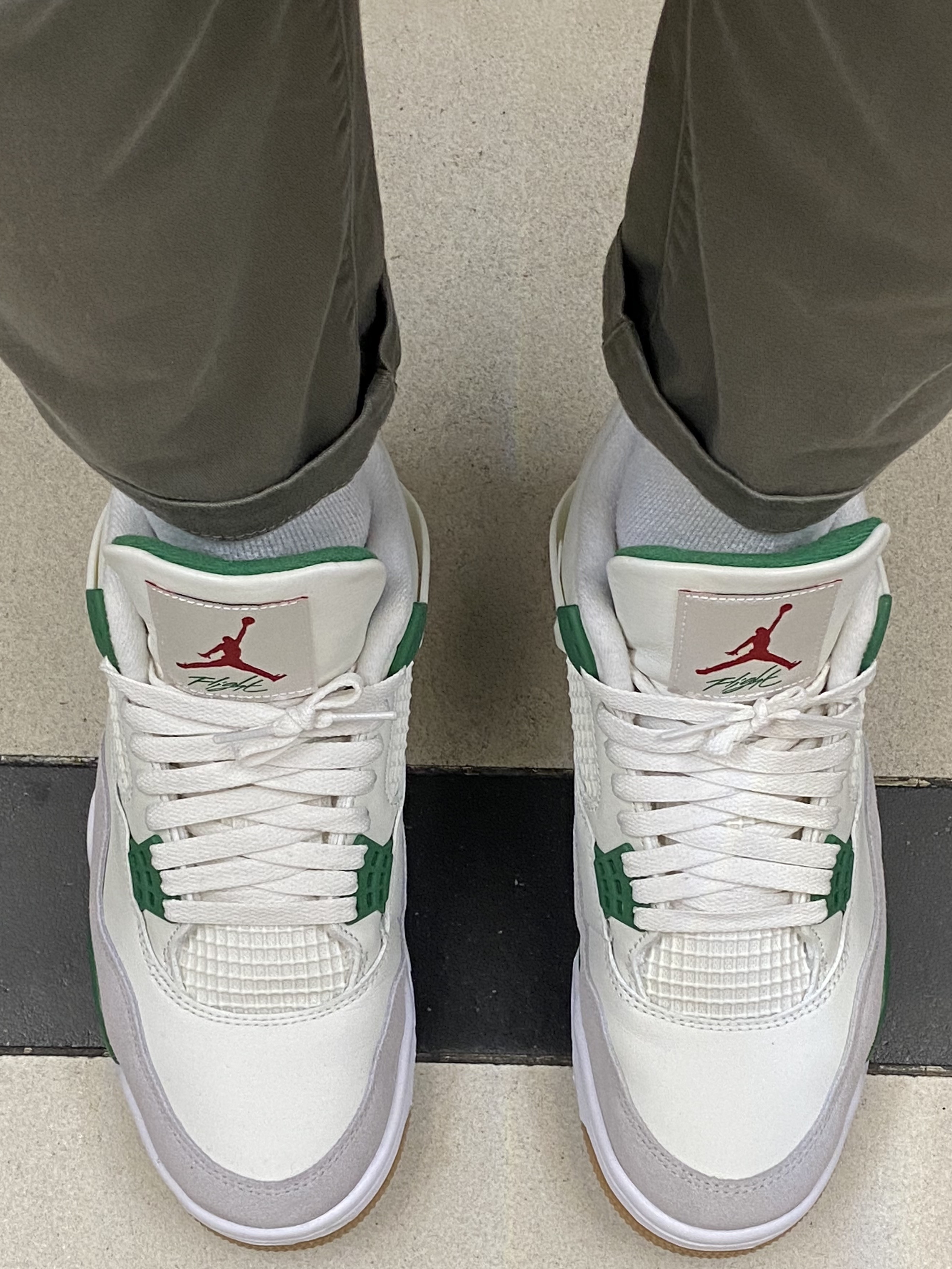 Jordan 4 x Nike SB Retro SP Pine Green 착용 스타일