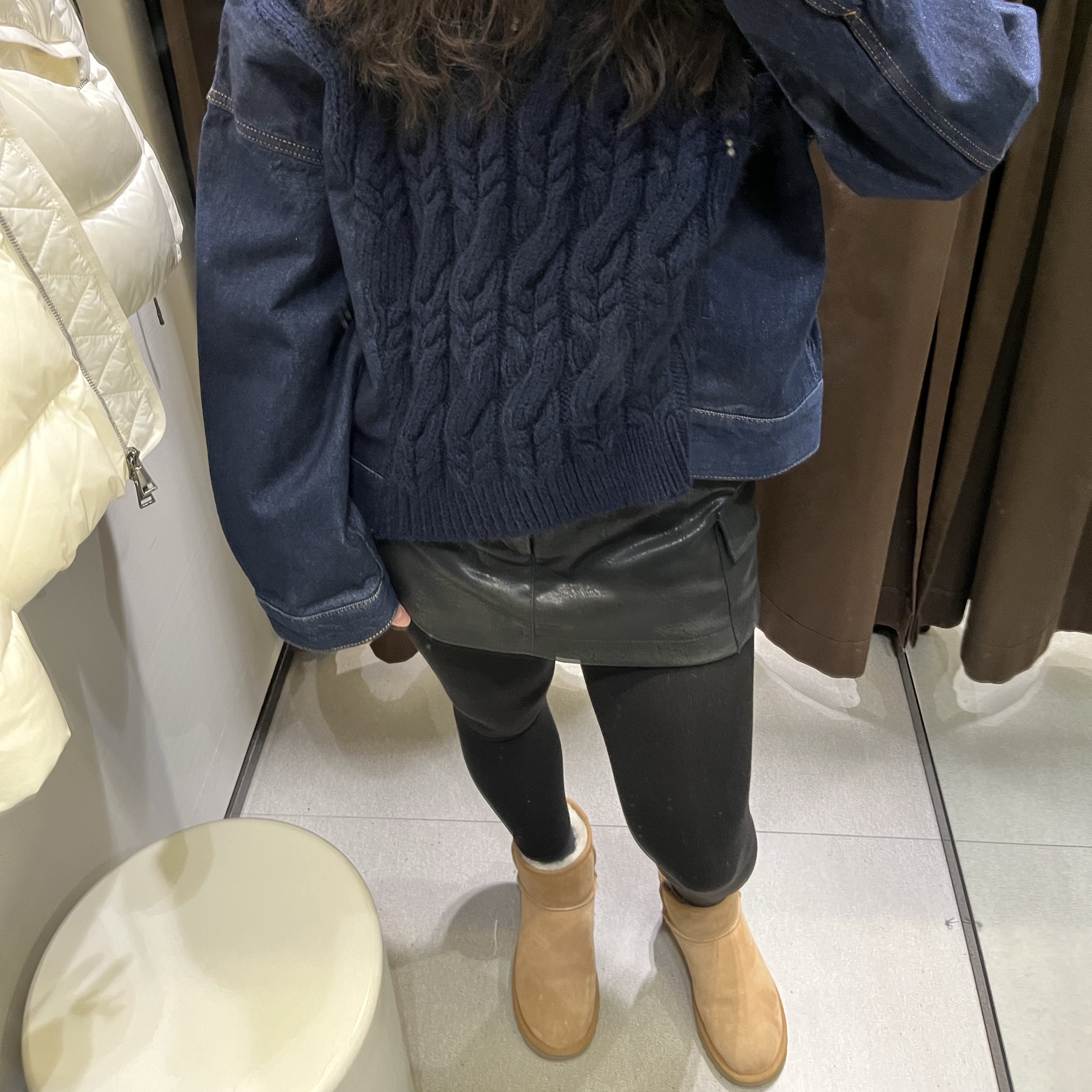 (W) UGG Classic Mini II Boots Chestnut 착용 스타일 - 2