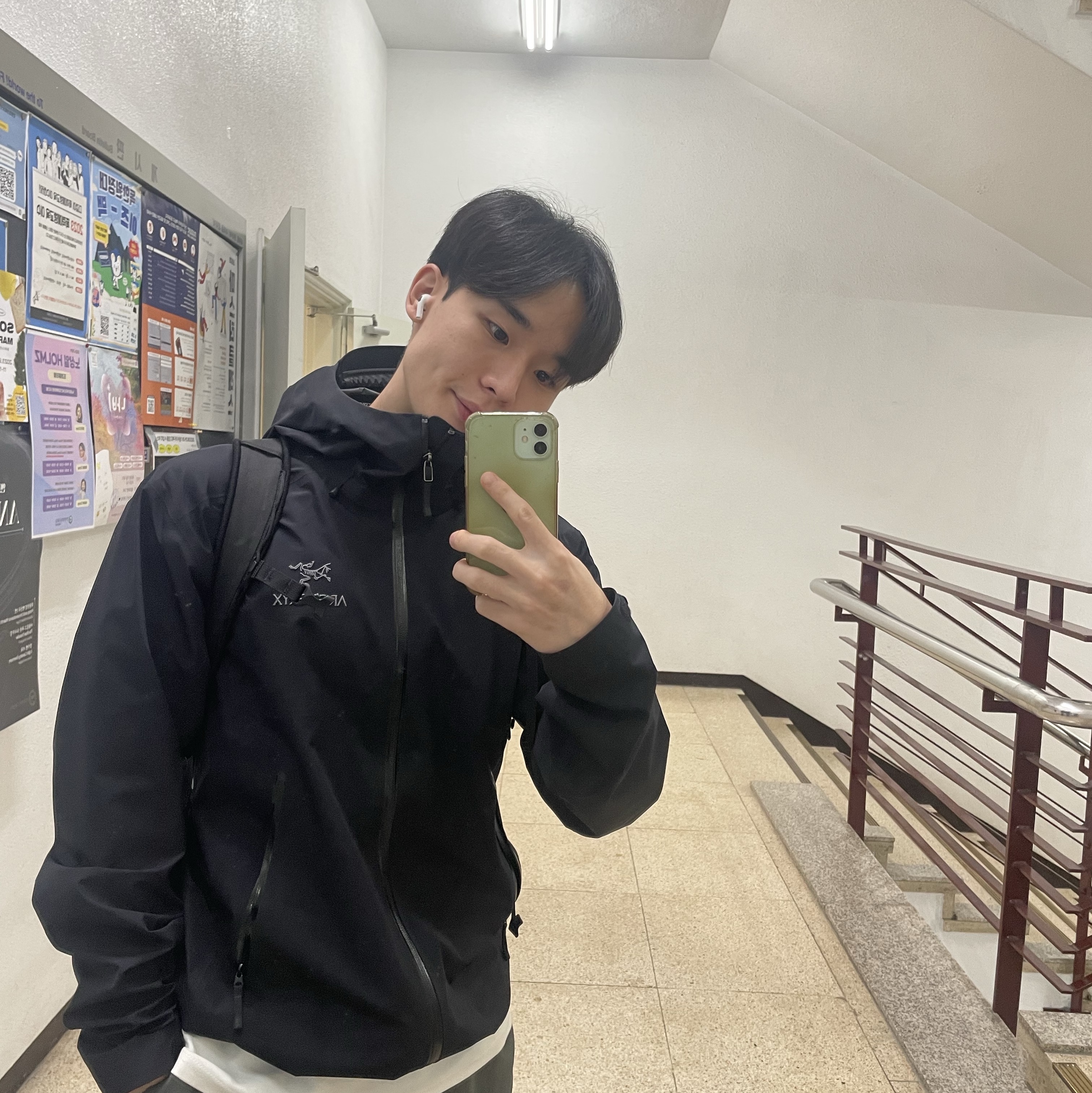 Arc'teryx Beta LT Jacket Black, Asics Gel-Kayano 14 Cream Black 착용 스타일 - 3