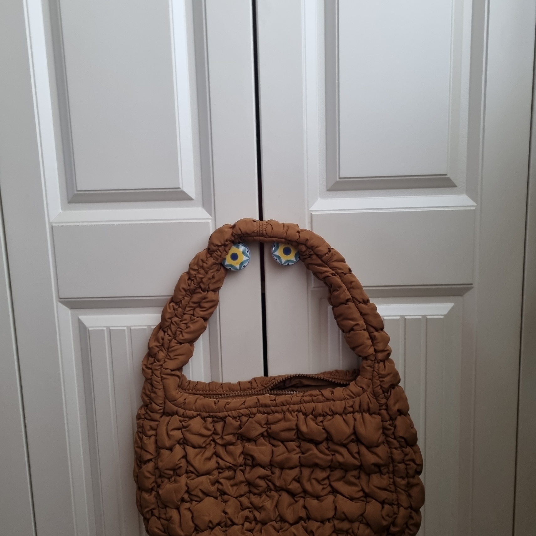 COS Quilted Mini Bag Brown 착용 스타일