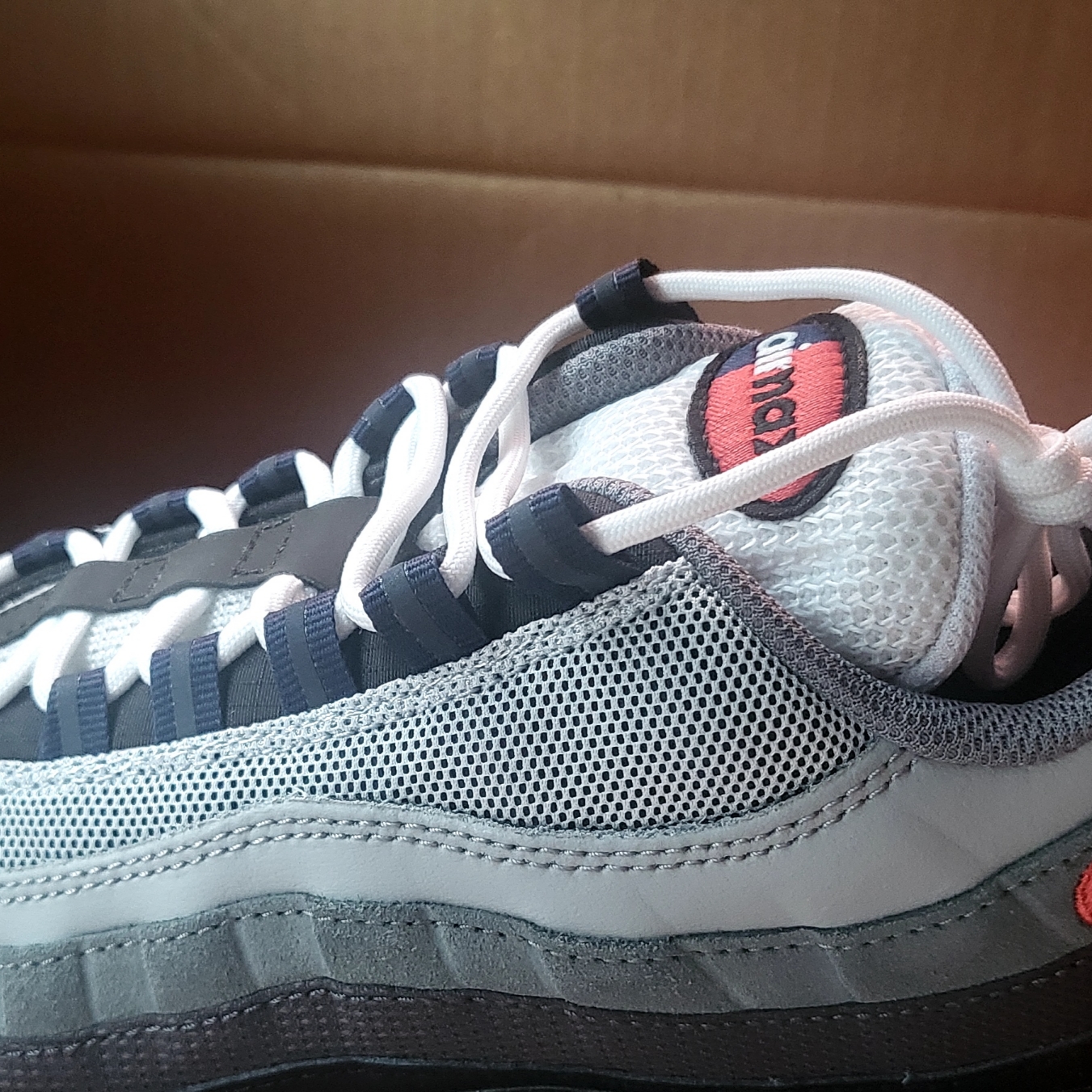 Nike Air Max 95 Black Track Red Anthracite 착용 스타일