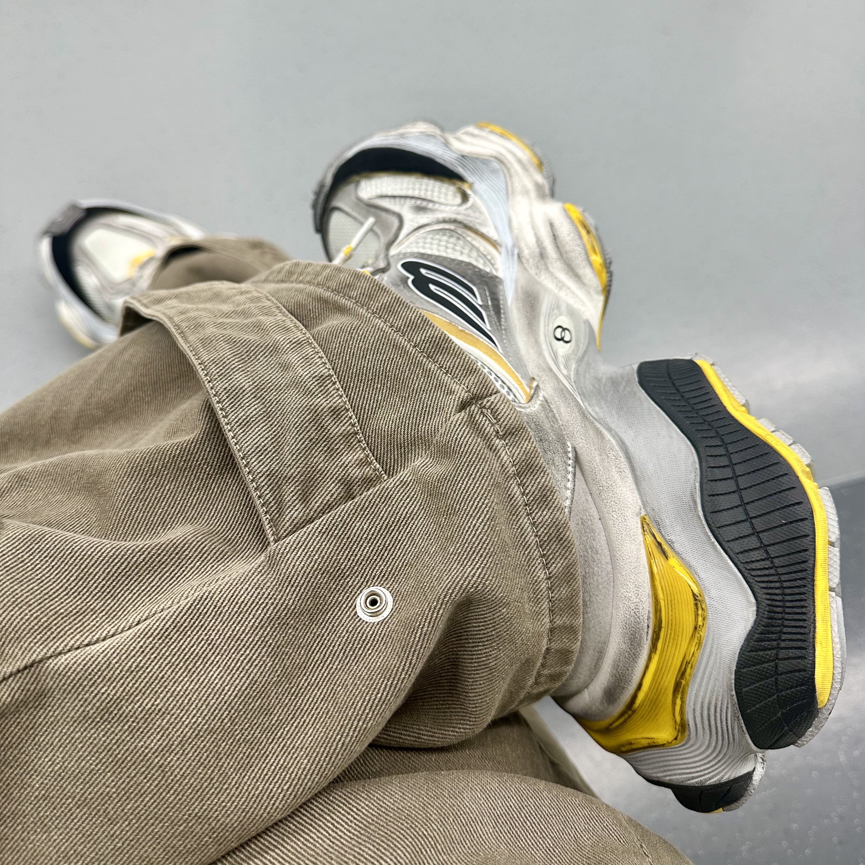 Balenciaga Cargo Sneakers Grey Black Yellow, Zara Utility Cargo Jeans Dark Sand 착용 스타일
