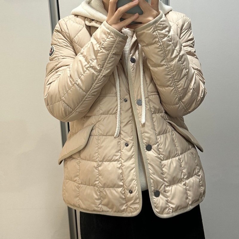 (W) Moncler Courlis Short Down Jacket Sand Beige - 23FW 착용 스타일 - 1