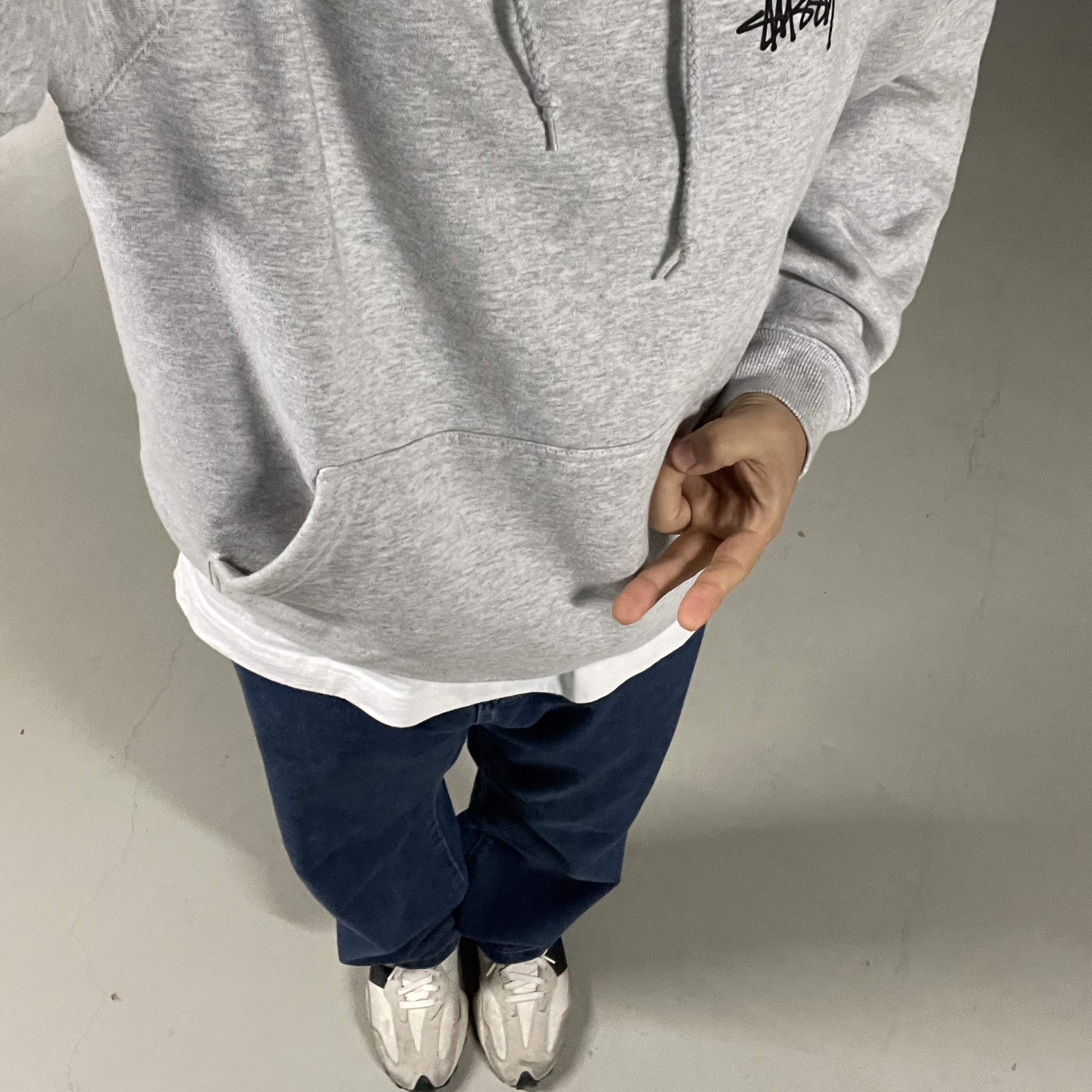 New Balance 327 White Black, Stussy Basic Stussy Hoodie Ash Heather 2022 착용 스타일