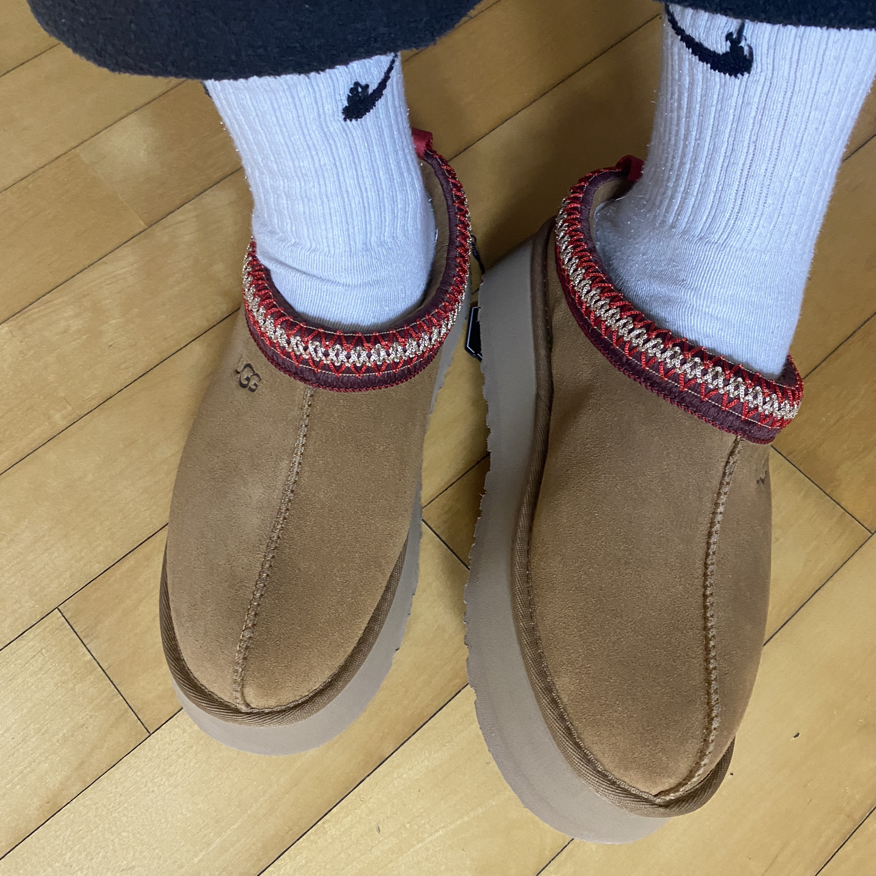 (W) UGG Tazz Slipper Chestnut 착용 스타일