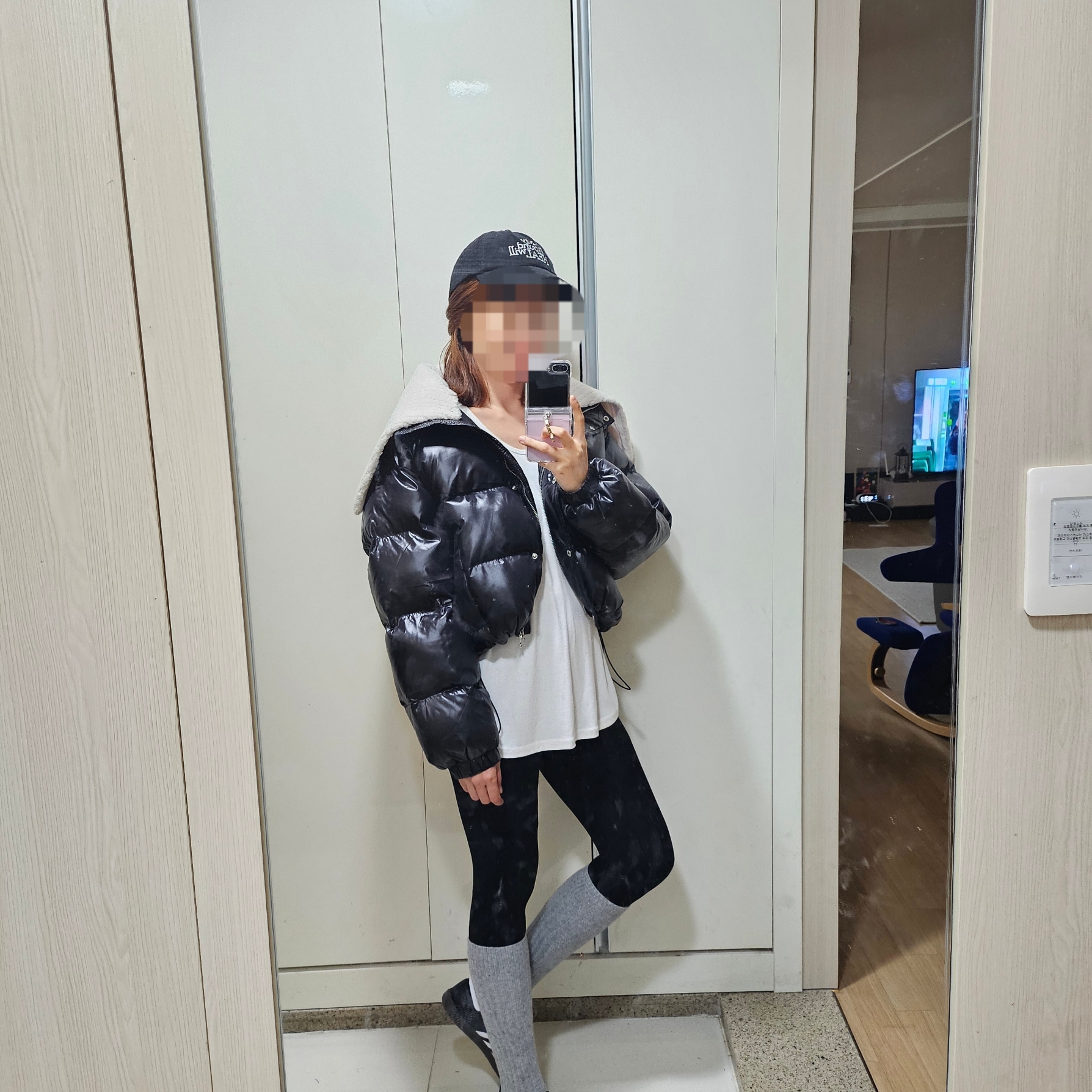 Adidas Samba OG Black White Gum 착용 스타일 - 2