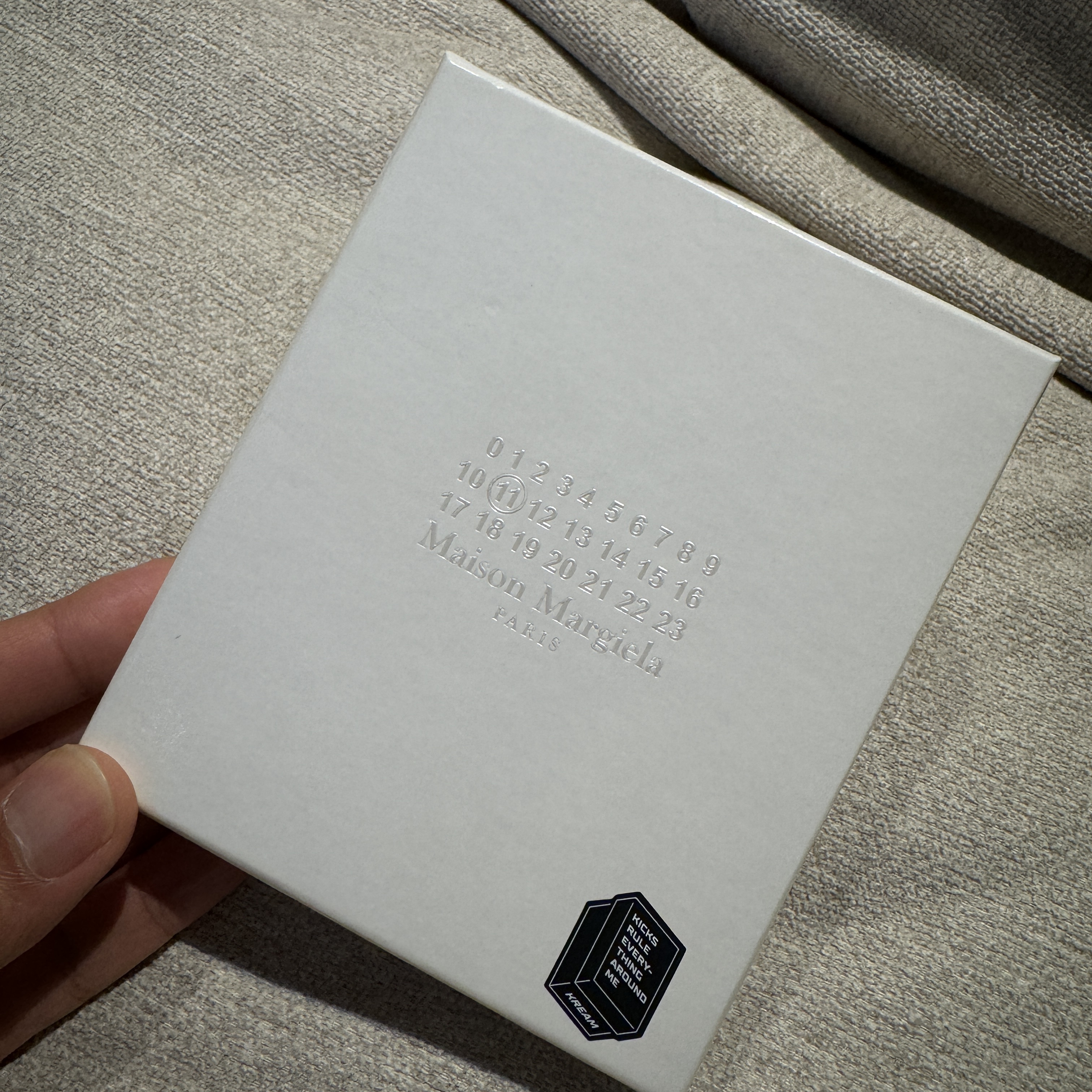 Maison Margiela Stitch Card Holder Black 착용 스타일 - 1