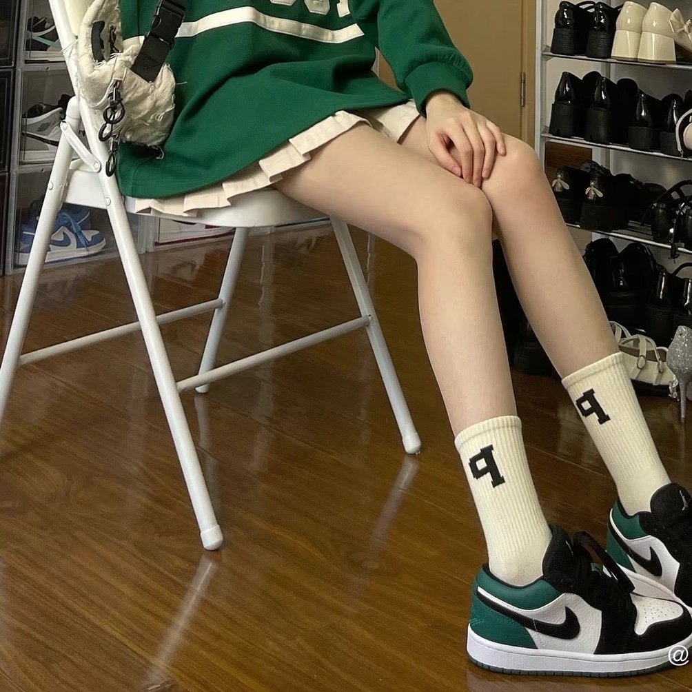(GS) Jordan 1 Low Black Mystic Green 착용 스타일 - 1