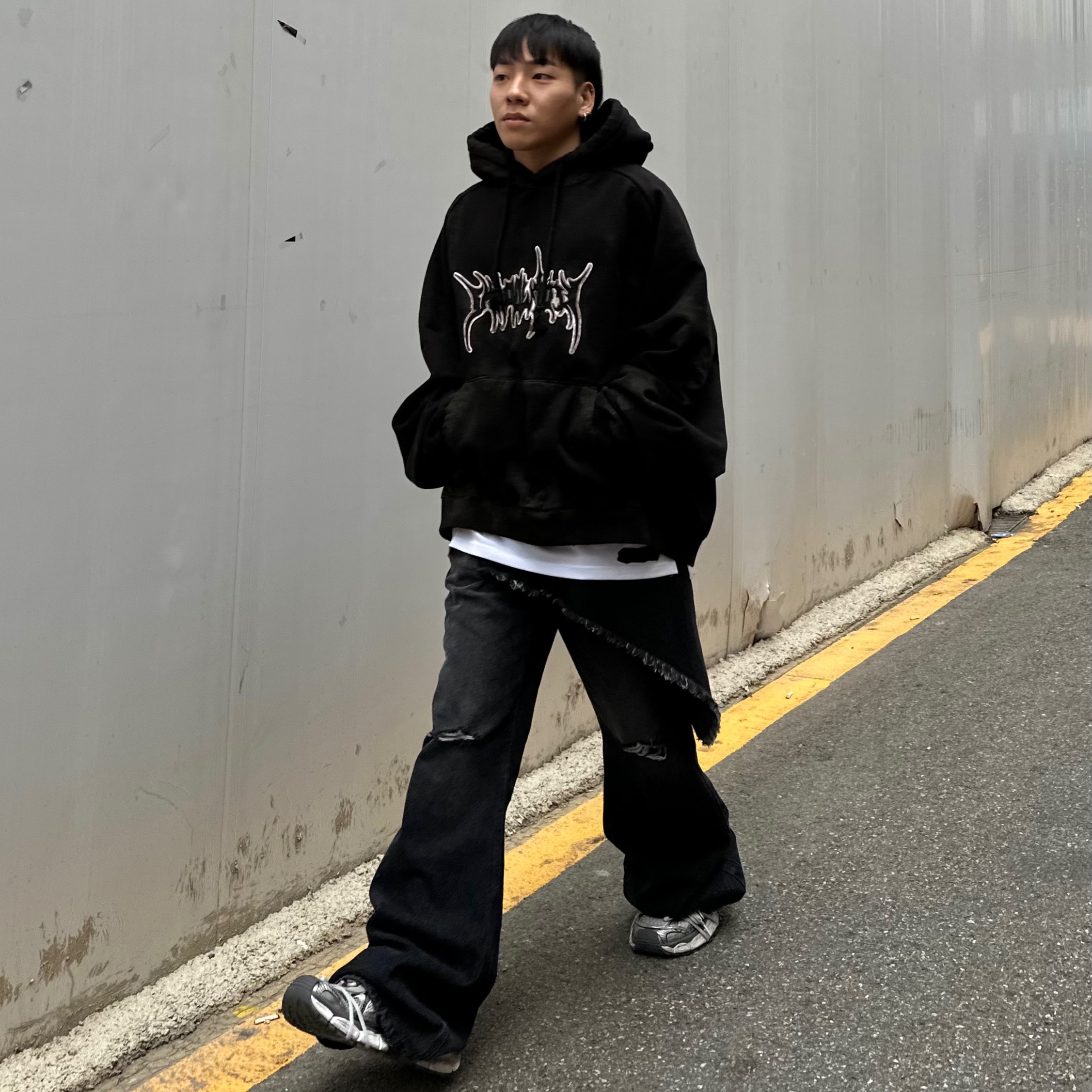 Balenciaga 3XL Sneakers Grey White Red 착용 스타일 - 1