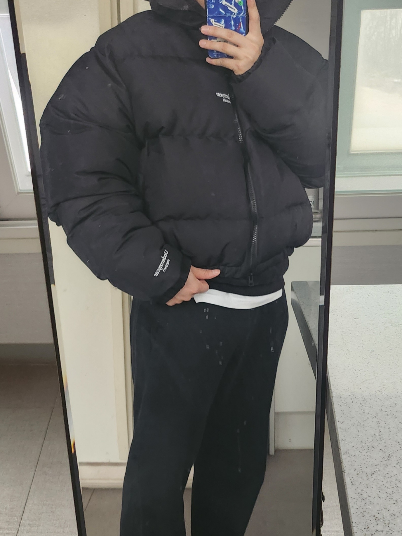 Undermycar Mu.15 Anti Fxxking Logo Play Triple Logo Crop Padding Jacket Black 착용 스타일 - 3