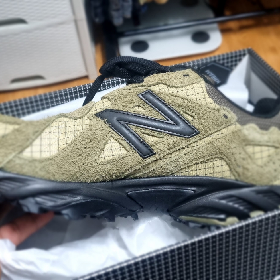 New Balance x Cayl ML610TCL Covert Green 착용 스타일 - 4