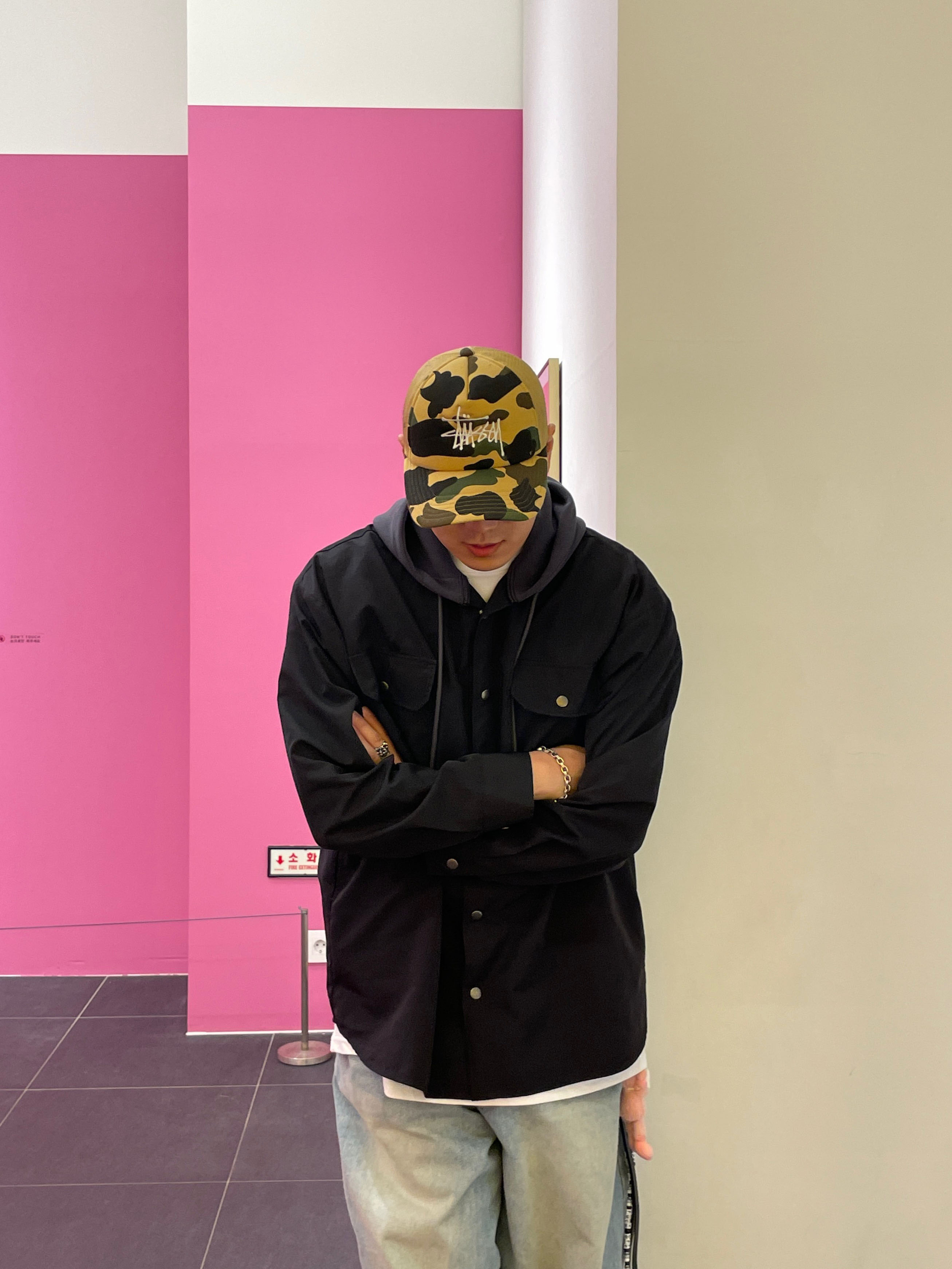 Stussy x BAPE Trucker Cap Yellow, Kaws Holiday Indonesia Plush Charm 착용 스타일 - 8