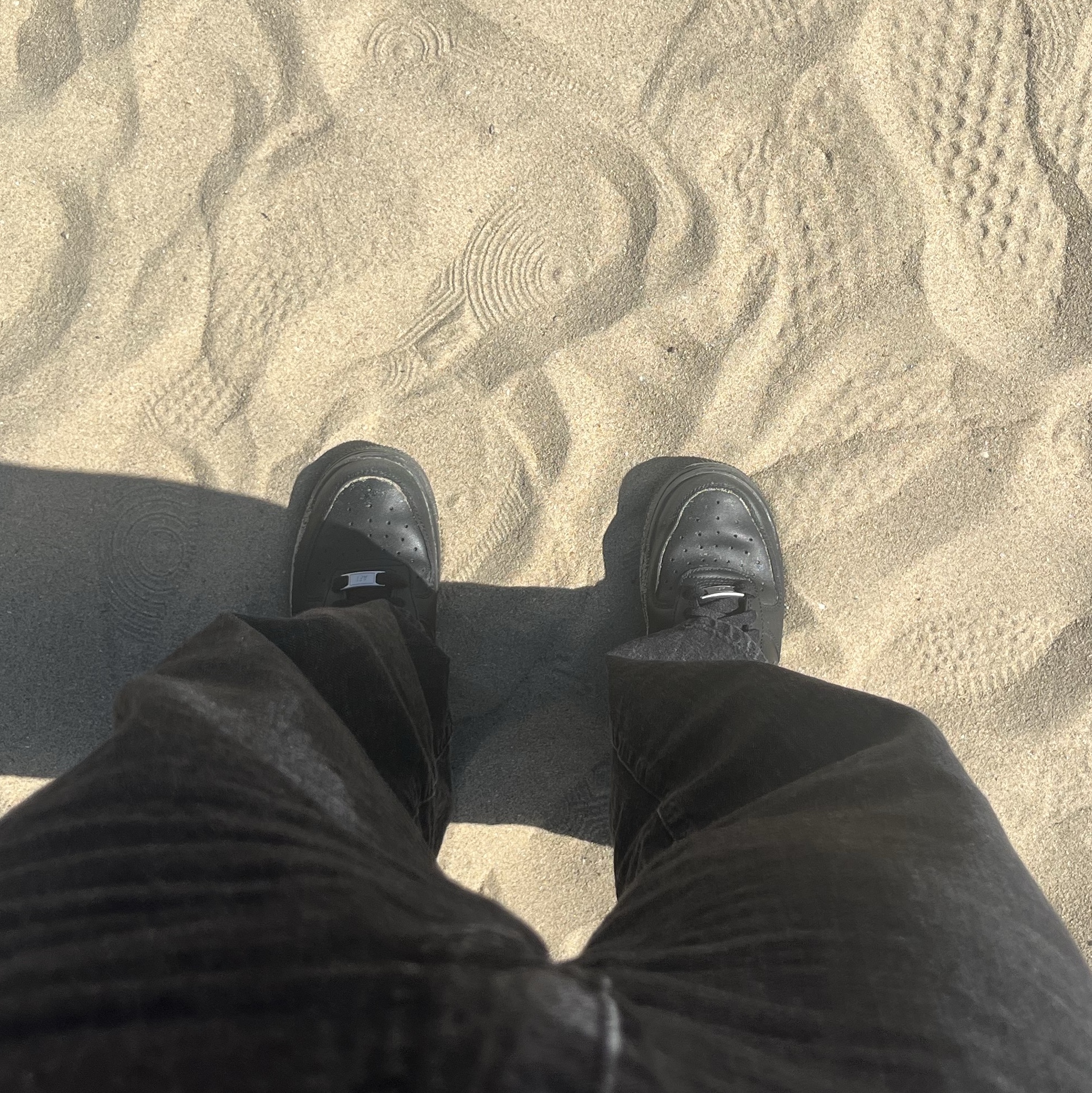 (W) Nike Air Force 1 '07 Low Triple Black 착용 스타일