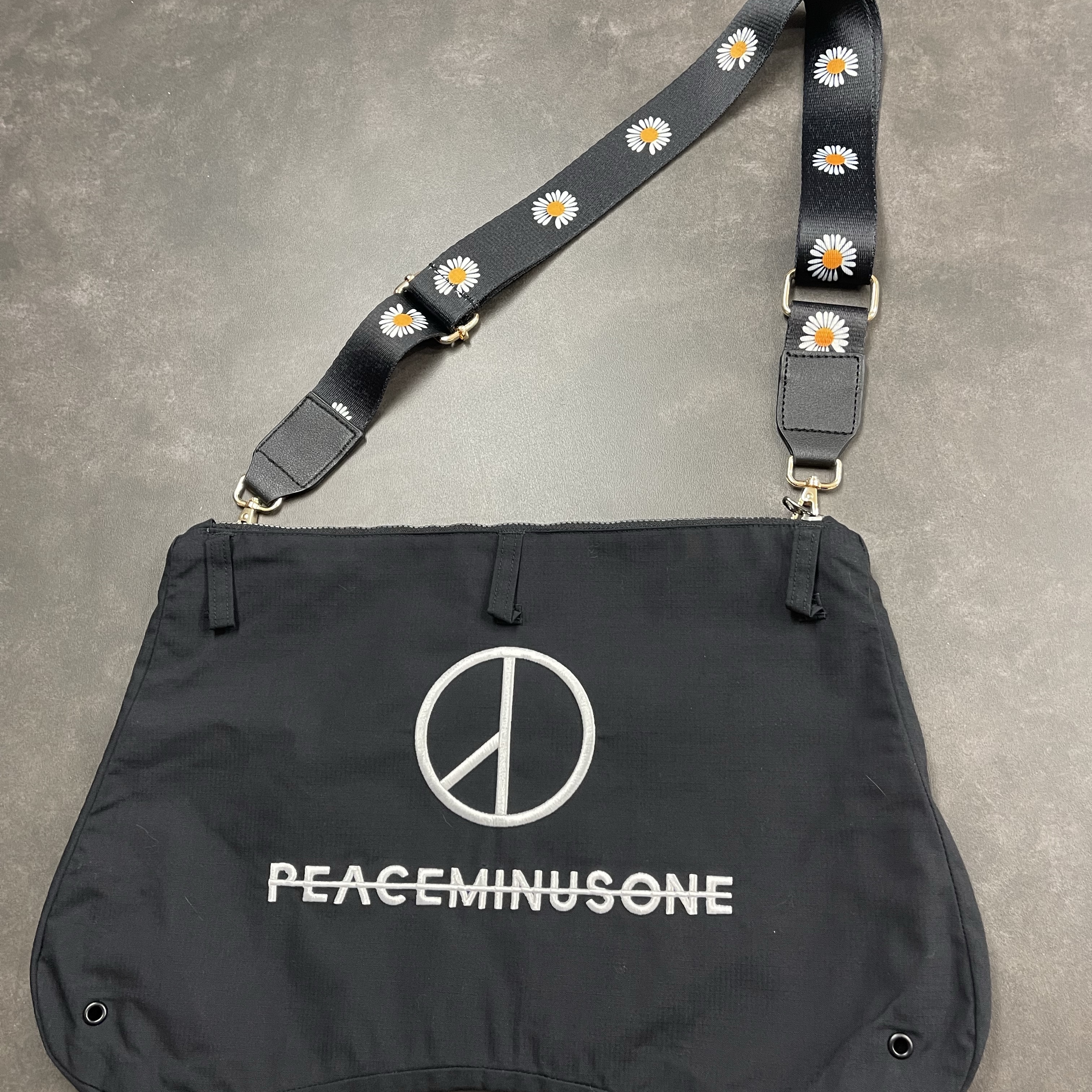 Nike x Peaceminusone Wide Pants Black (DR0096-010) 착용 스타일 - 4