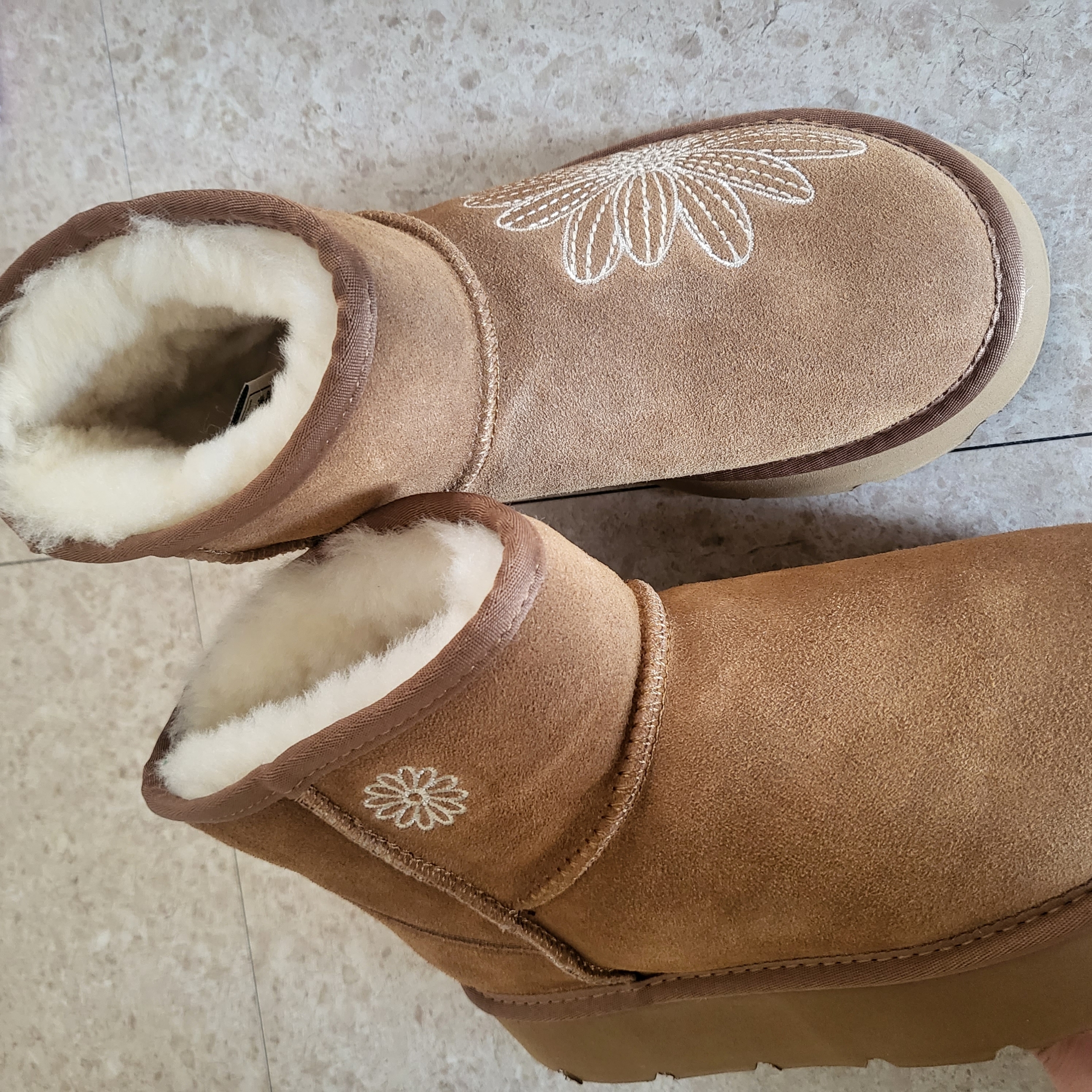 Mardi Mercredi Les Pompes Women Classique Ugg Boots Chestnut 착용 스타일 - 4