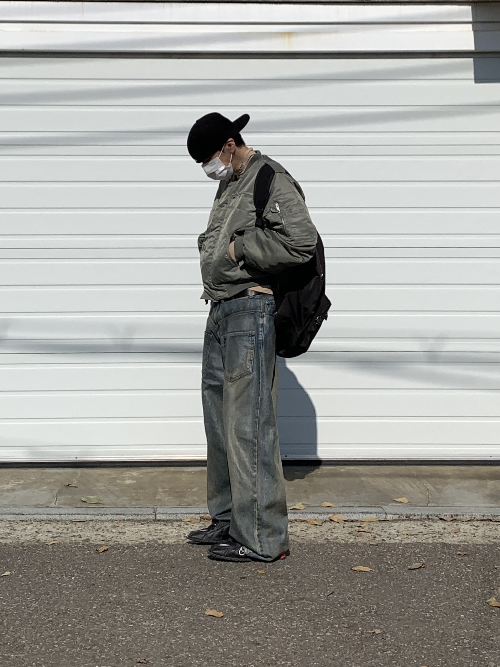 New Era x Fear of God 59FIFTY Corduroy Size Cap Black, Project G/R Coated Backward Denim Pants Blue 착용 스타일 - 3