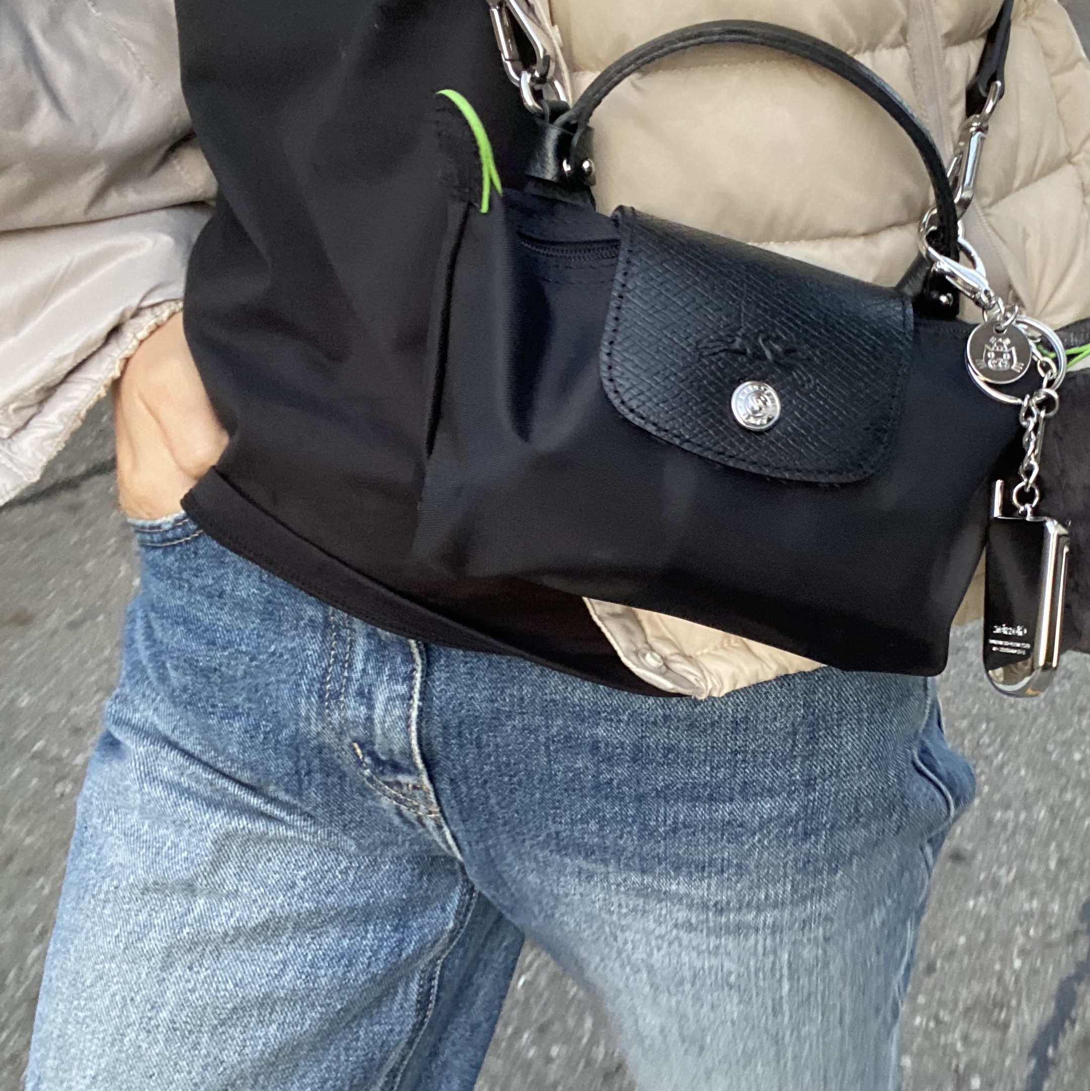 Longchamp Le Pliage Green Handle Pouch Black, Danton Inner Crewneck Jacket Olive 착용 스타일 - 1
