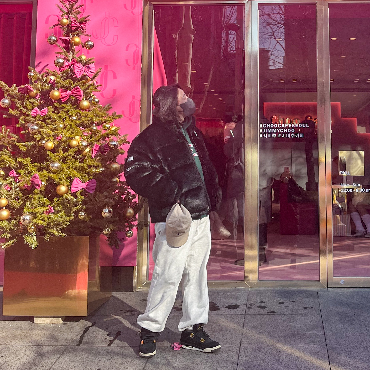 Supreme x The North Face Faux Fur Nuptse Jacket Black - 20FW, Supreme Hearts Arc Hooded Sweatshirt Dark Green - 21SS 착용 스타일