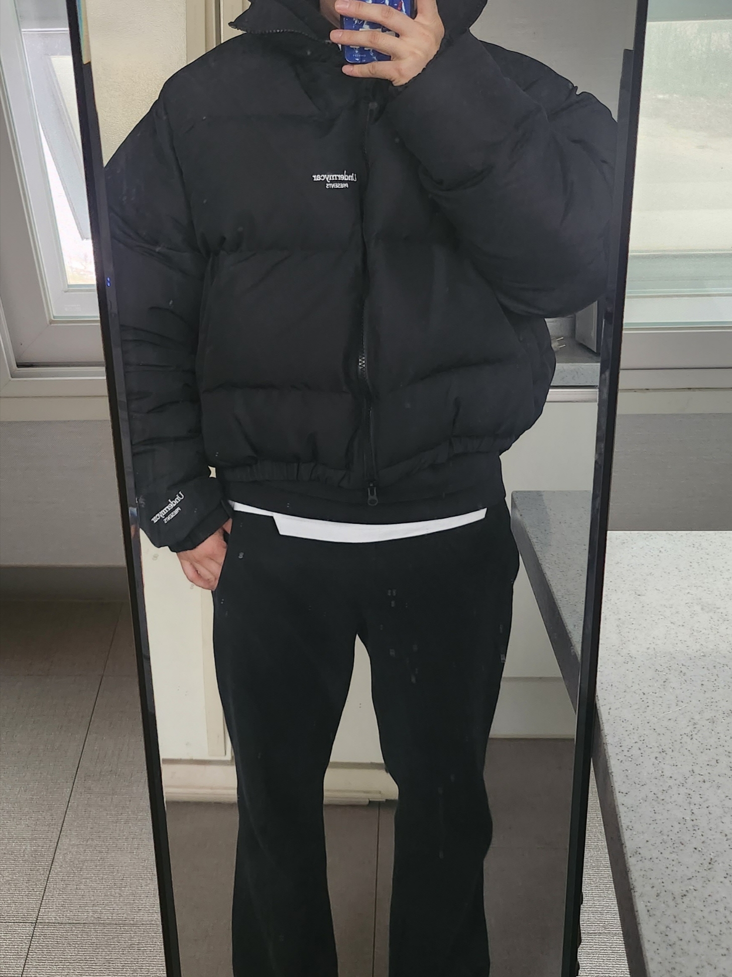 Undermycar Mu.15 Anti Fxxking Logo Play Triple Logo Crop Padding Jacket Black 착용 스타일 - 2