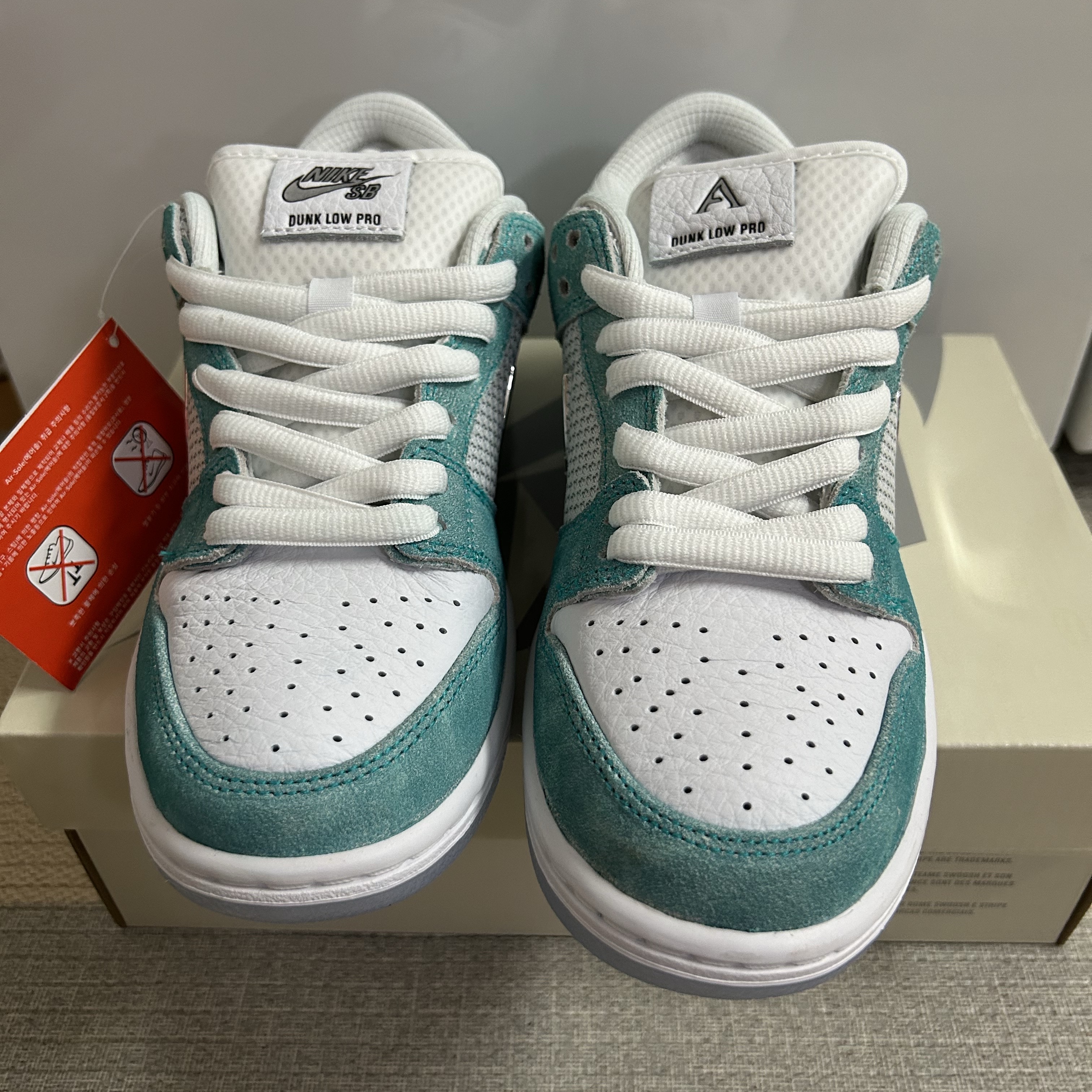 Nike x April Skateboards SB Dunk Low Pro QS Racer Blue Metallic Silver 착용 스타일