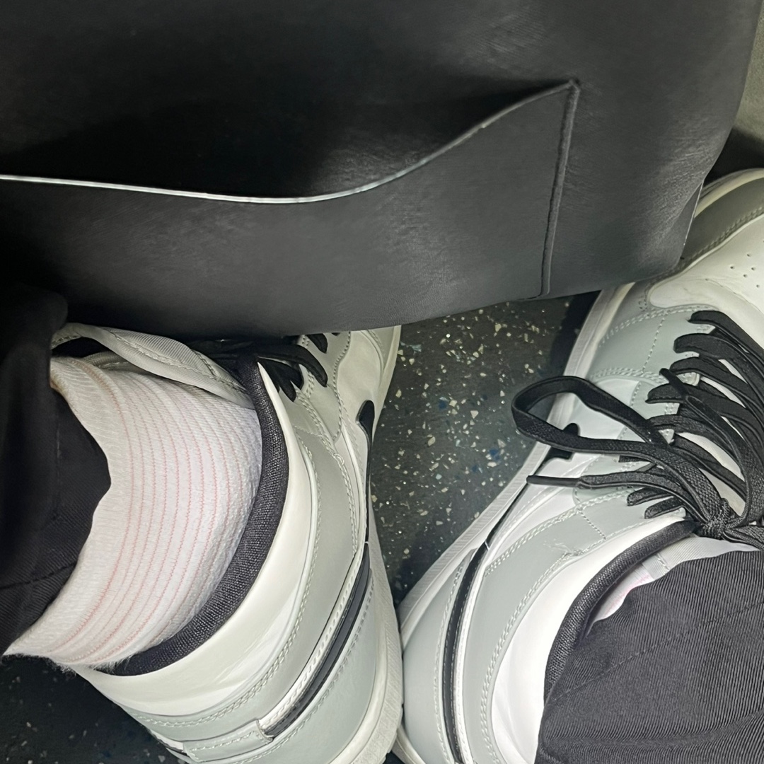 Jordan 1 Mid Light Smoke Grey Anthracite 착용 스타일