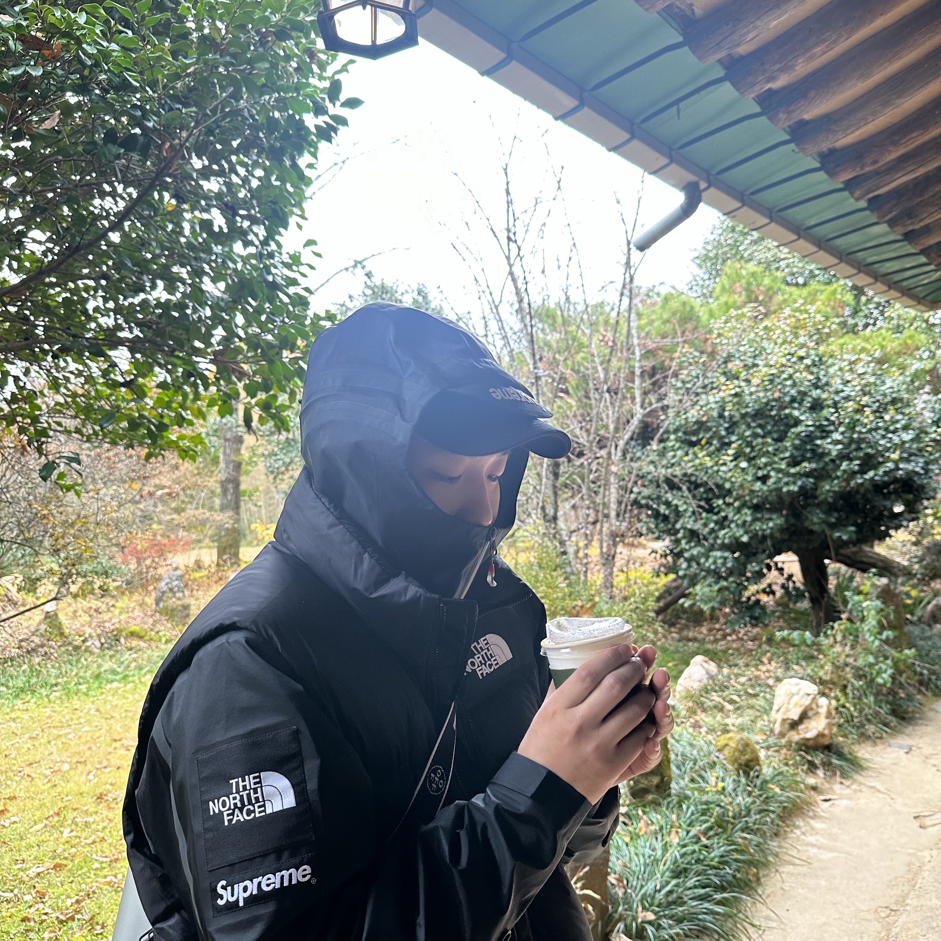 Supreme x The North Face Summit Series Outer Tape Seam Jacket Black - 21SS, The North Face 1996 Retro Nuptse Vest Black 착용 스타일