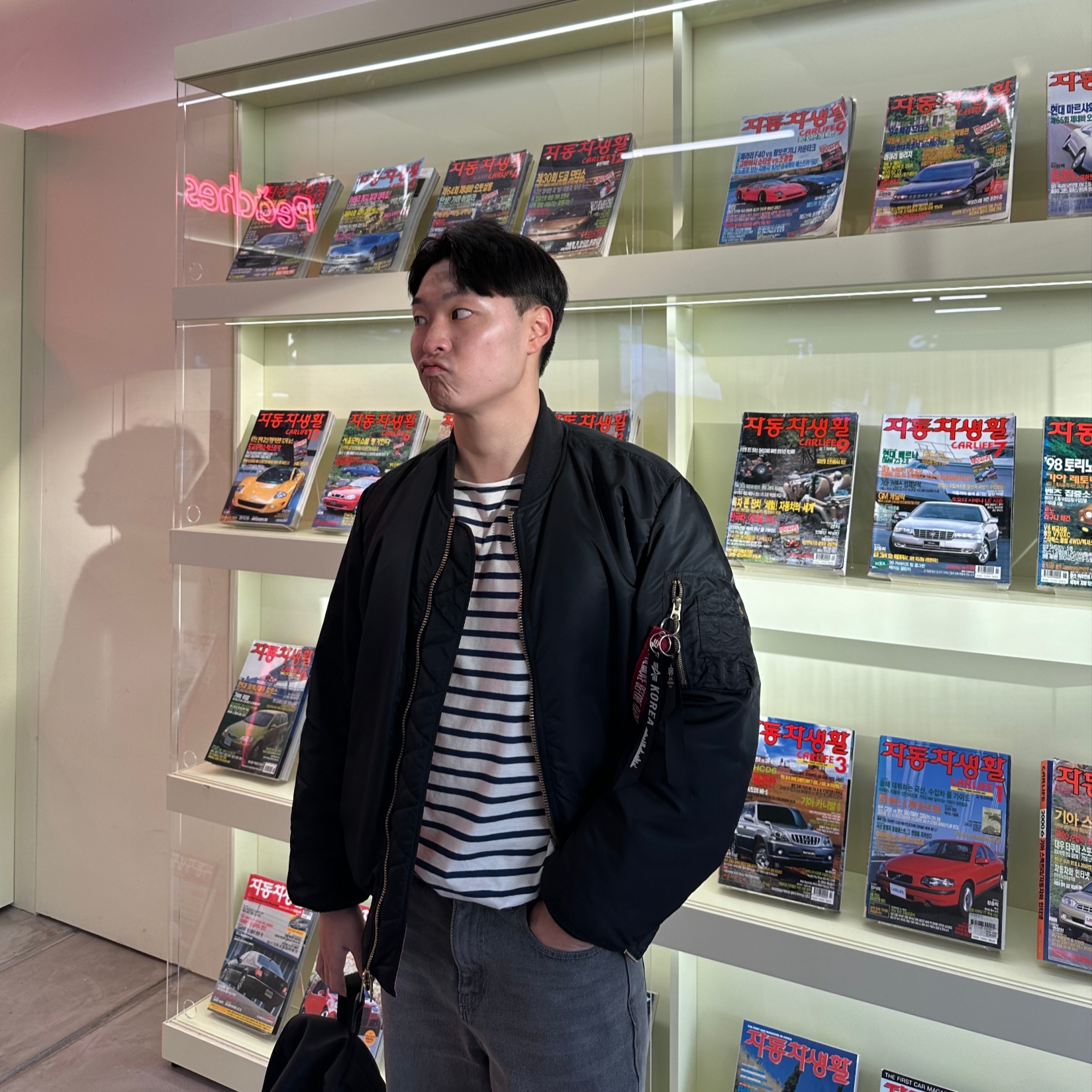 New Balance ML610T Pink Moon - D Standard, Saint James Minquiers 18 Striped Sailor Long Sleeve T-Shirt Ecru Noir 착용 스타일 - 2