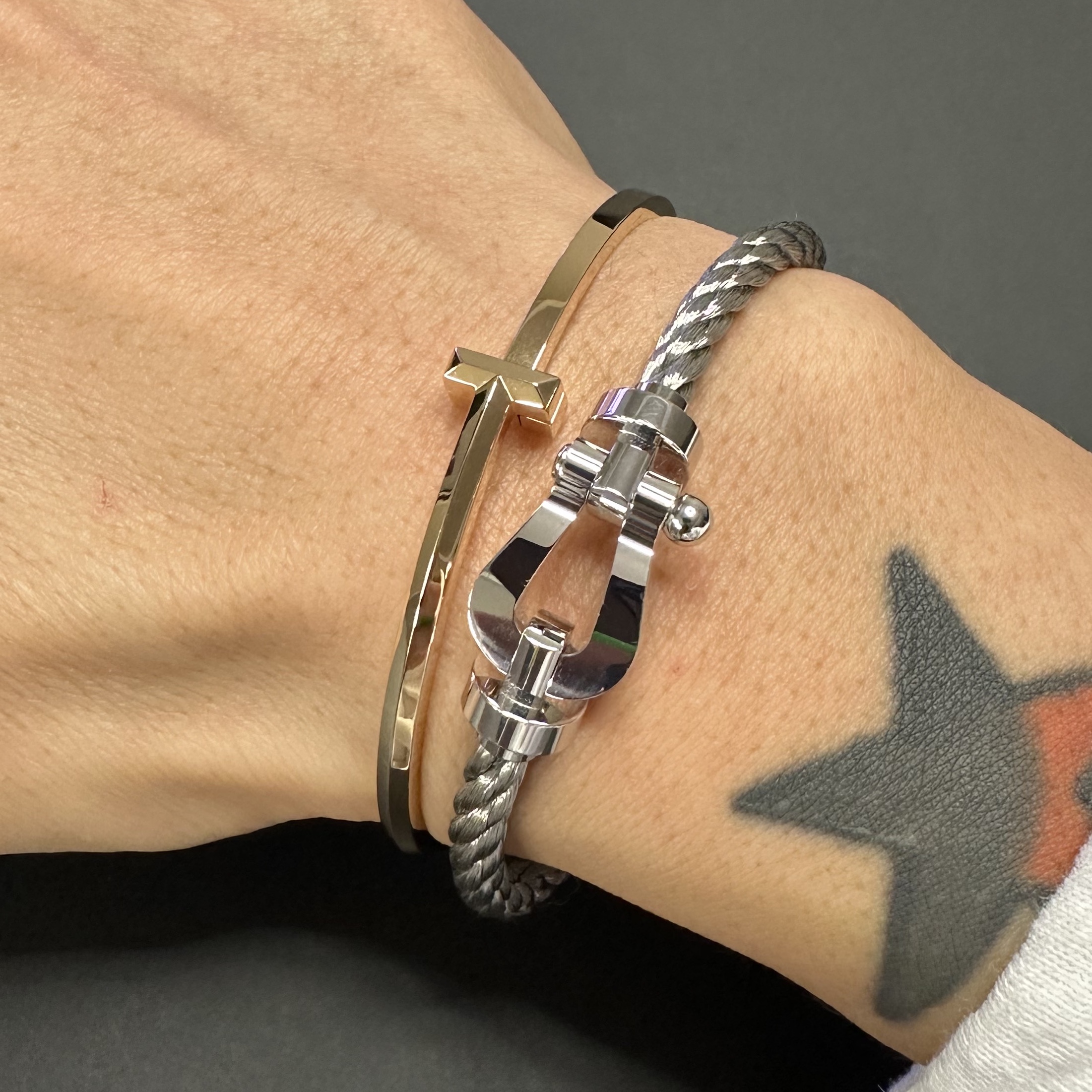 Tiffany & Co. Tiffany T1 Narrow Hinged Bangle Rose Gold, Fred Force 10 Steel Cable Bracelet Large 18K White Gold 착용 스타일 - 4
