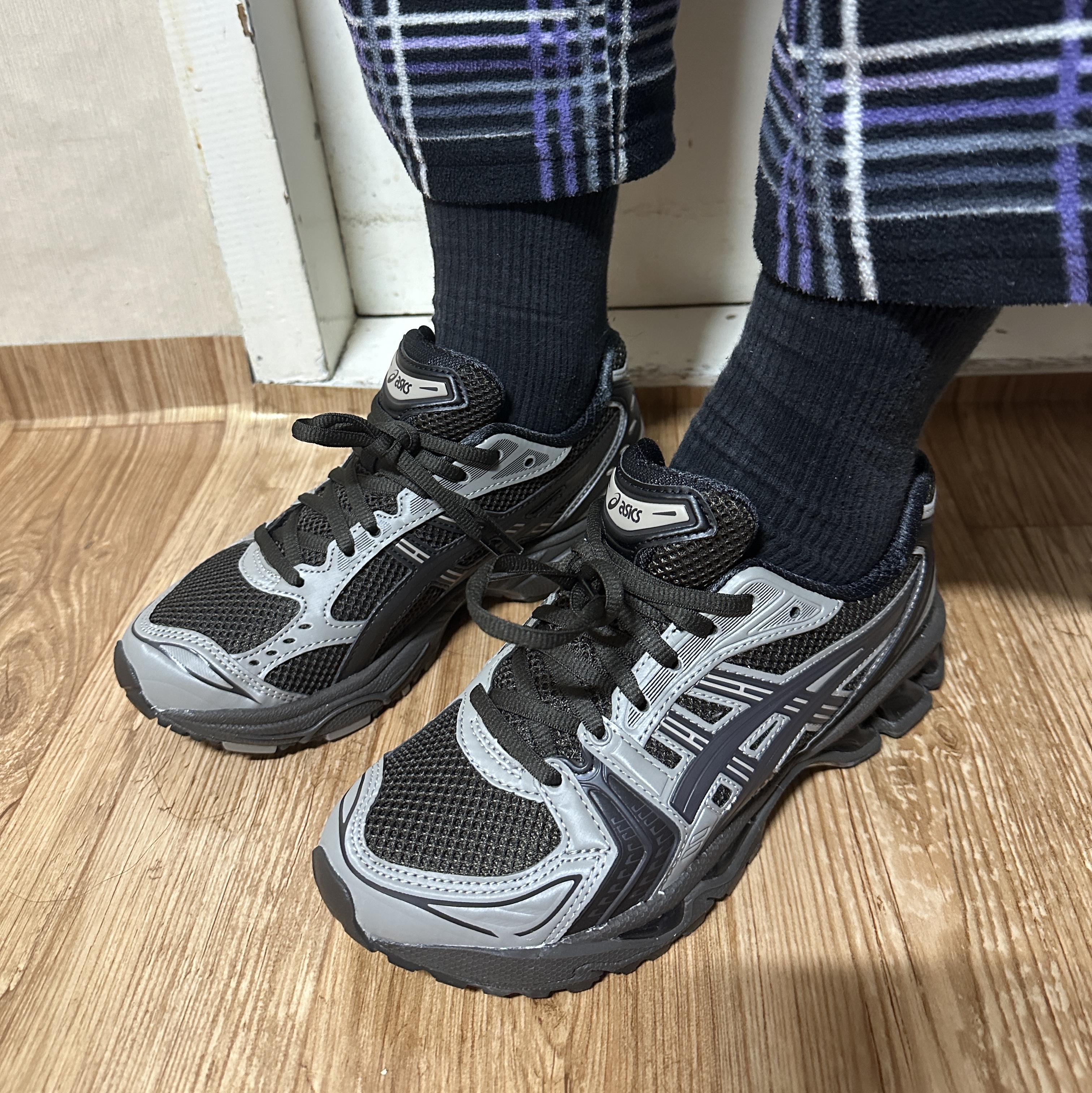 Asics x Atmos x Undermycar Gel-Kayano 14 Pepper Black 착용 스타일 - 1
