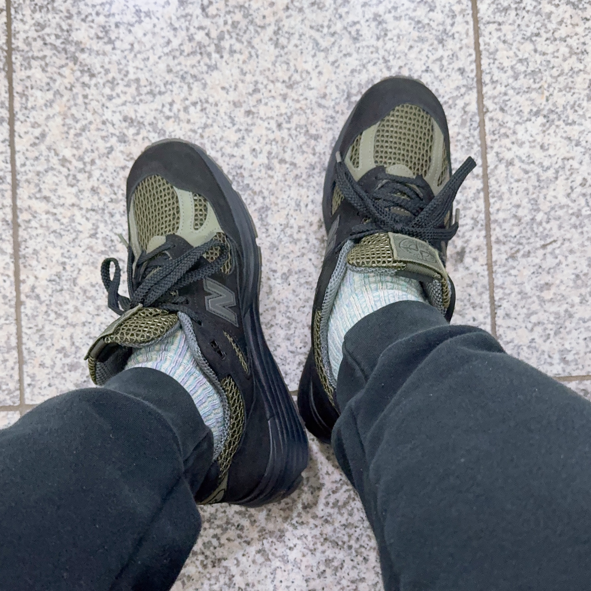 New Balance x Stone Island 991v2 Made in UK Black Olive Night 착용 스타일 - 1