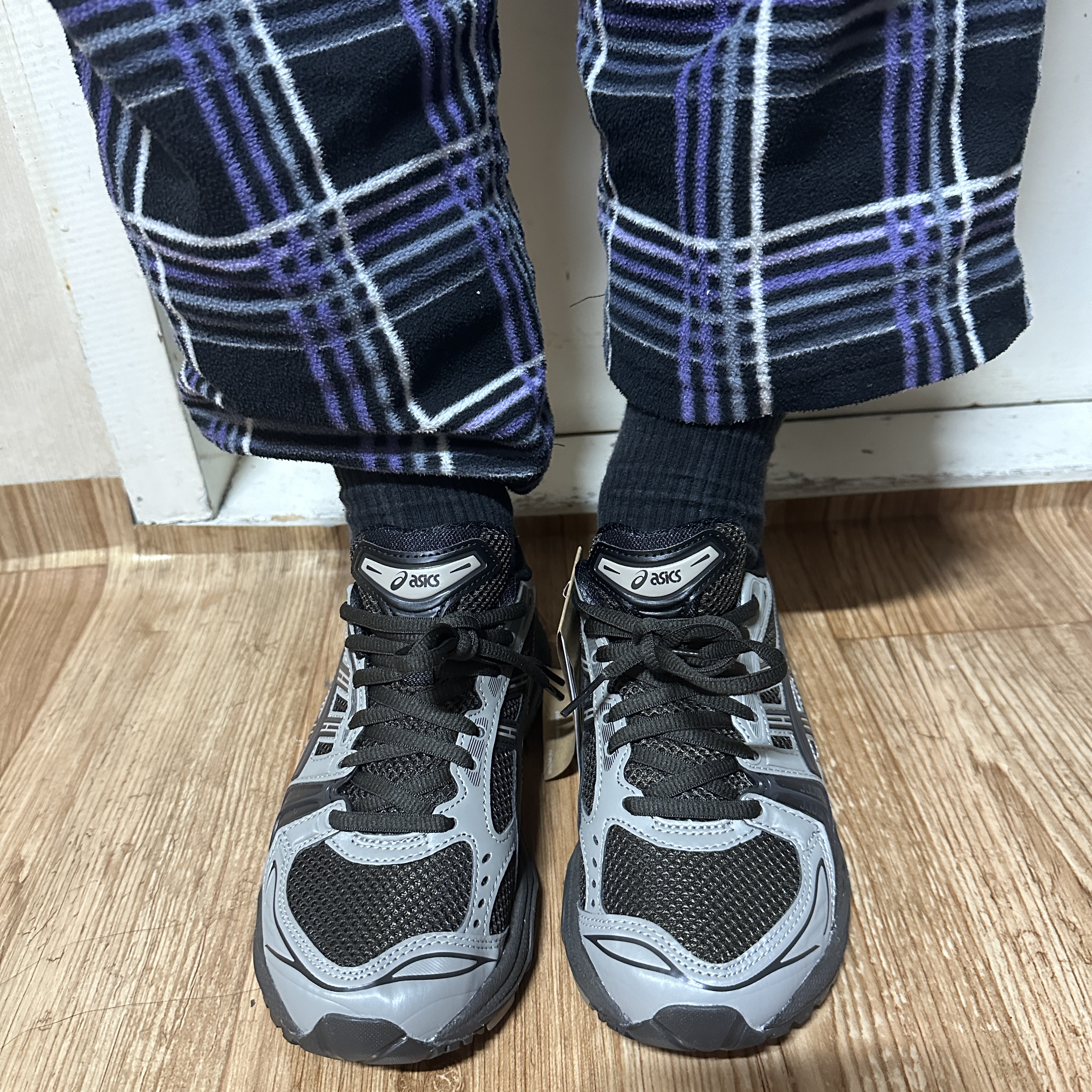 Asics x Atmos x Undermycar Gel-Kayano 14 Pepper Black 착용 스타일 - 2