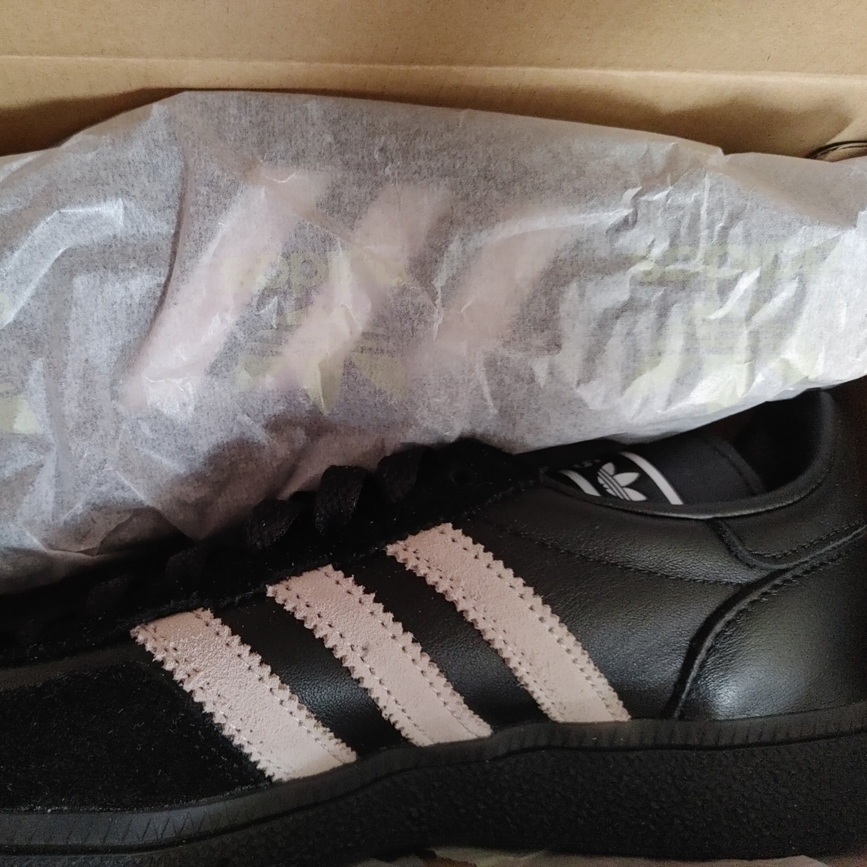 Adidas Spezial Handball Core Black Cloud White 착용 스타일