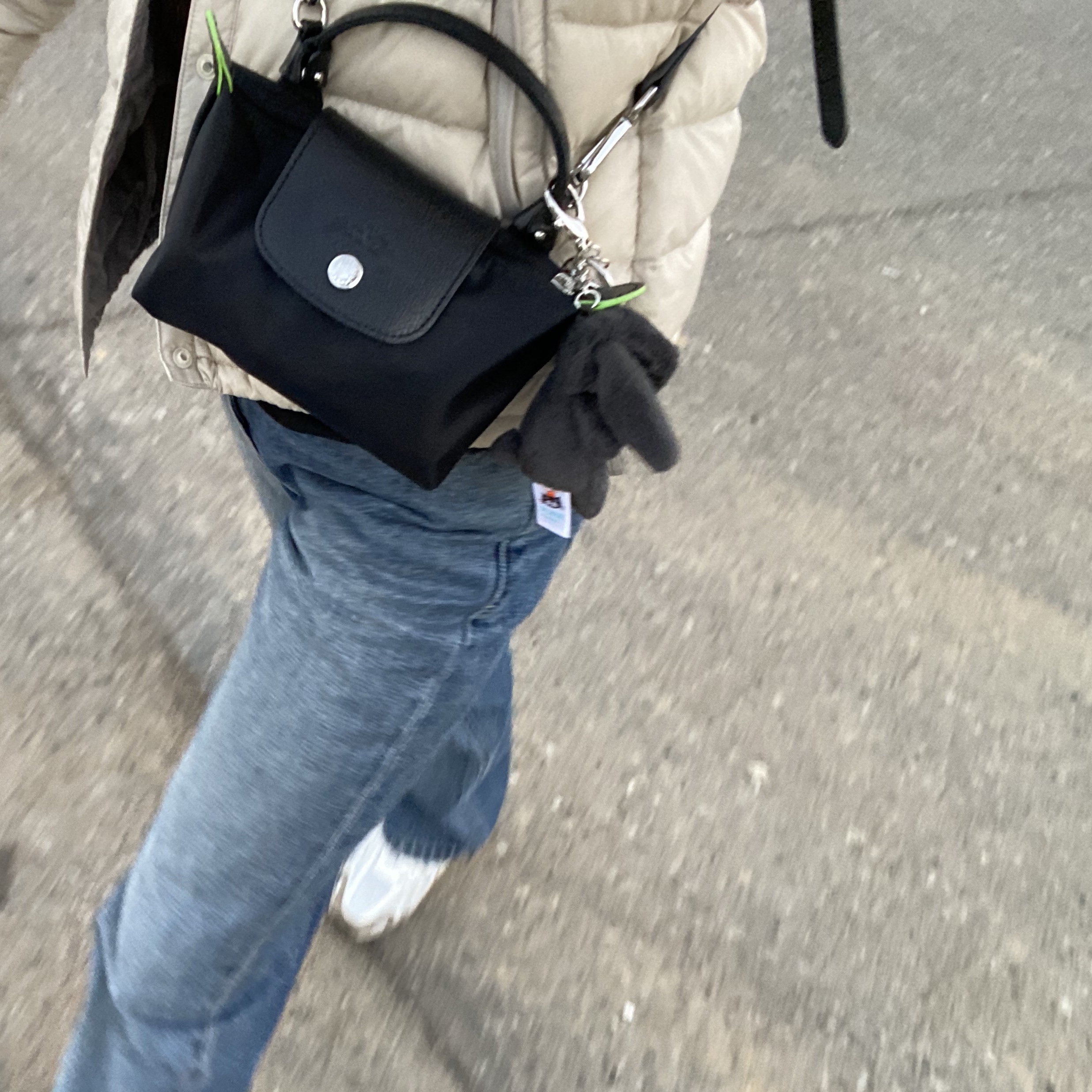Longchamp Le Pliage Green Handle Pouch Black, Danton Inner Crewneck Jacket Olive 착용 스타일 - 3